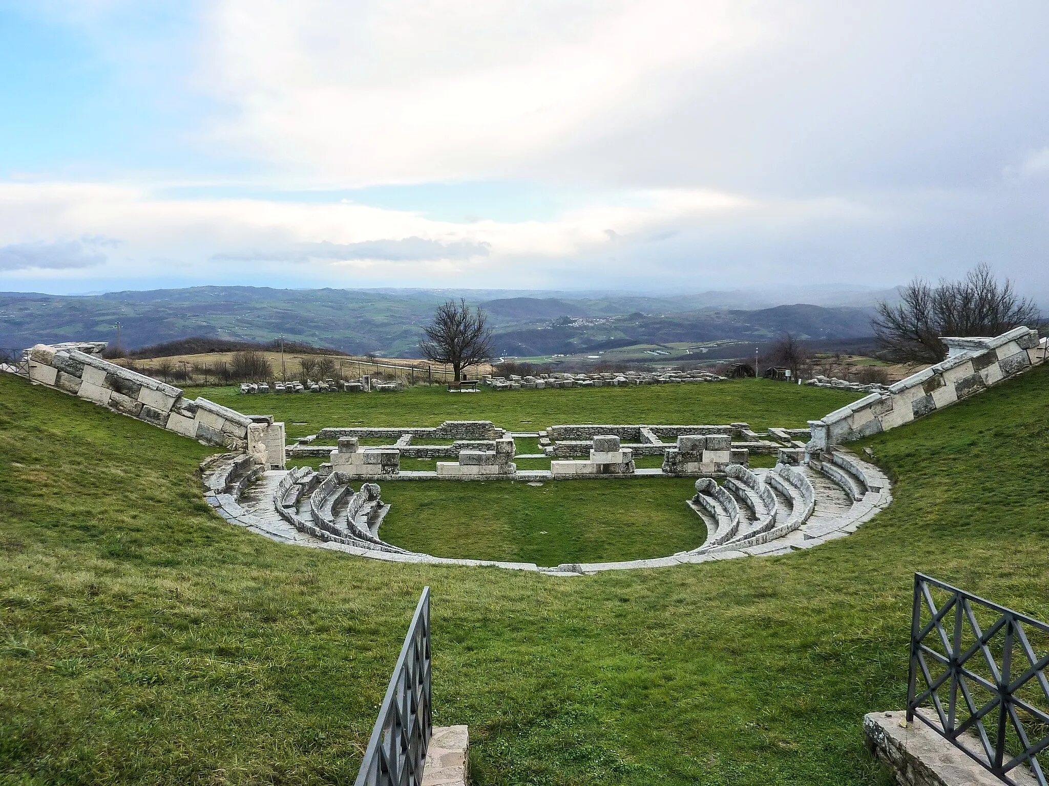 Photo showing: Pietrabbondante (CB): Amphitheater