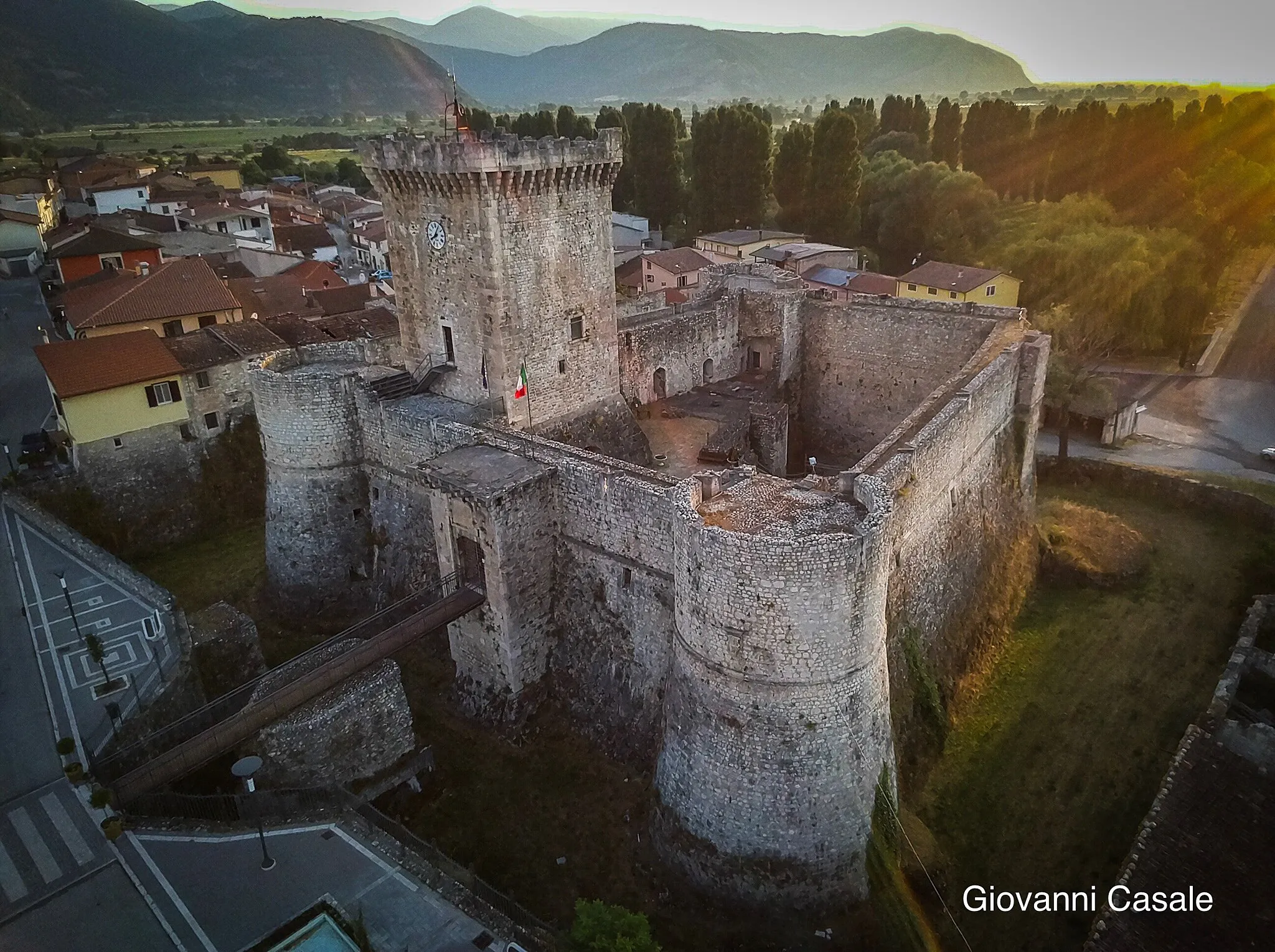 Photo showing: Castle Piccolomini of Ortucchio
