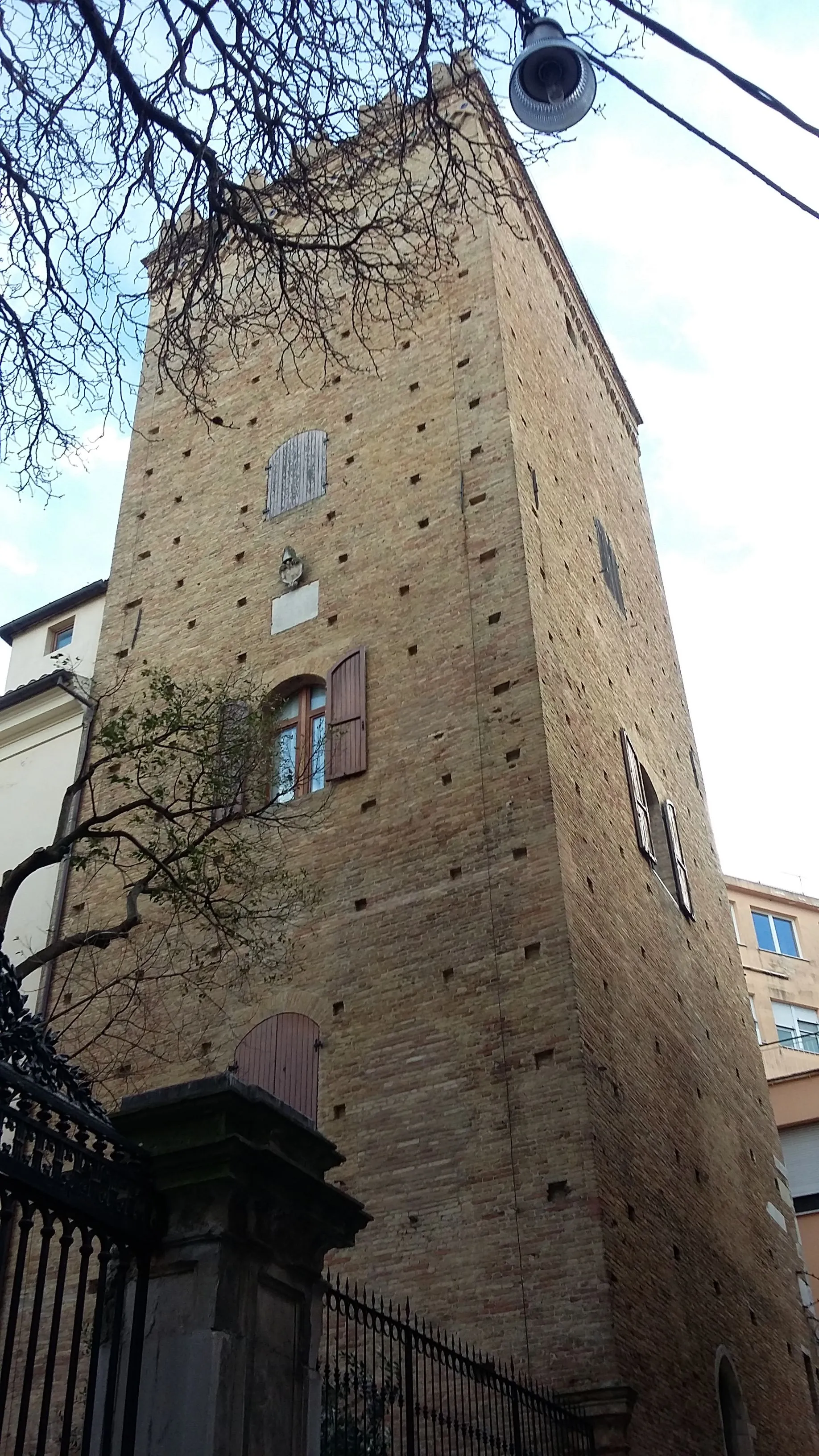 Photo showing: The tower of Archbishop's Palace was built thanks to Colantonio Valignani in 1470.