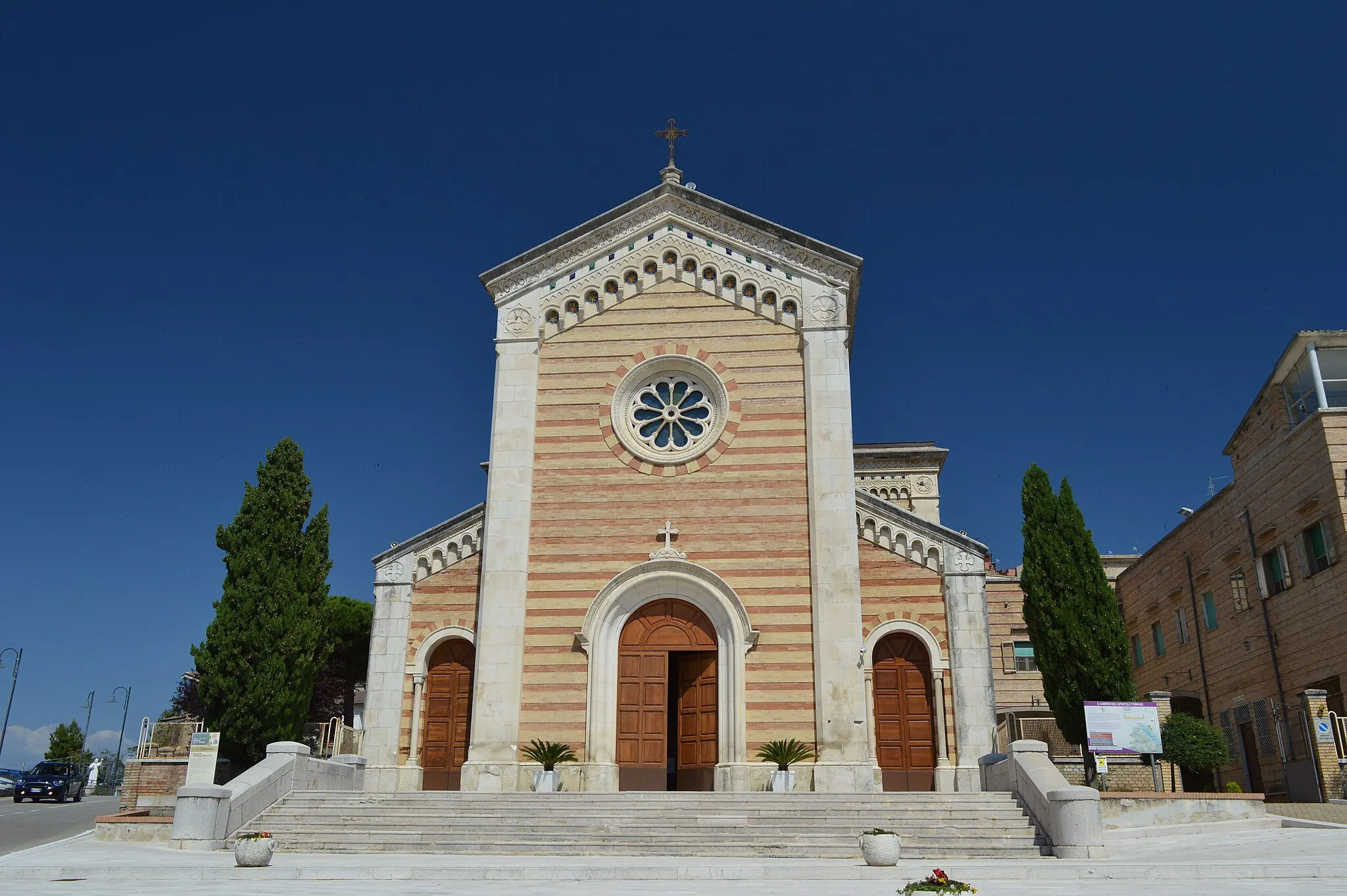 Photo showing: Facciata Santuario