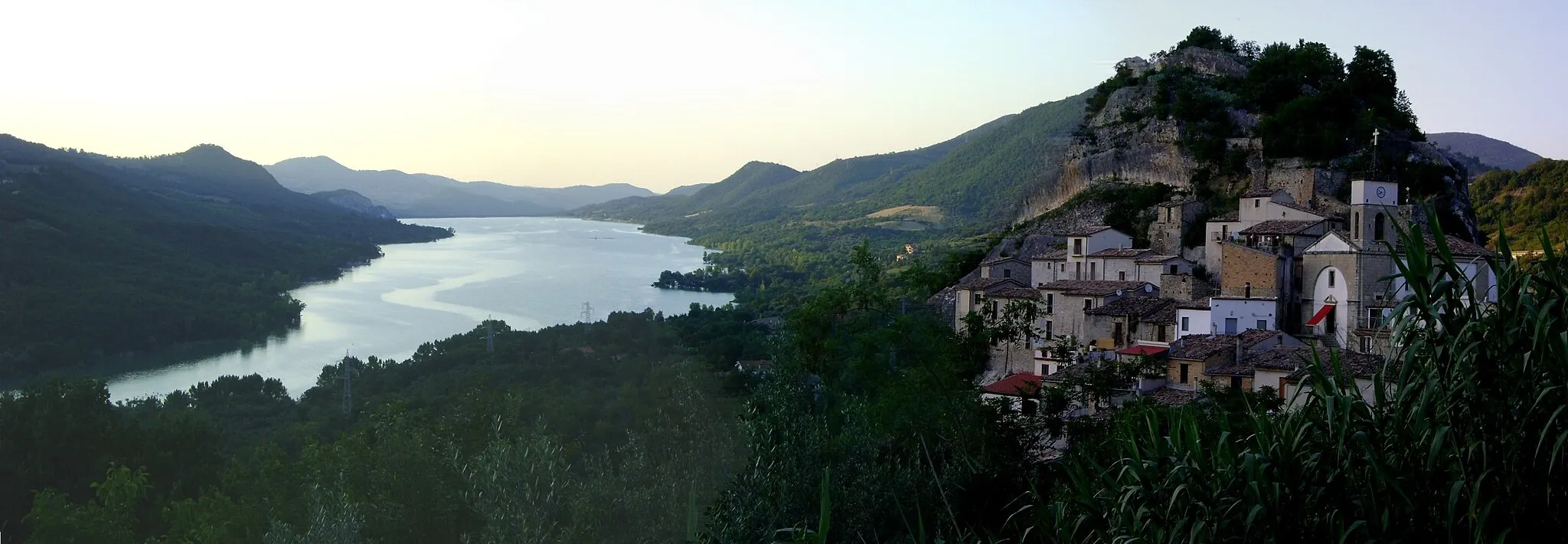 Photo showing: Panoramic view of Pietraferrazzana, province of Chieti, Italy