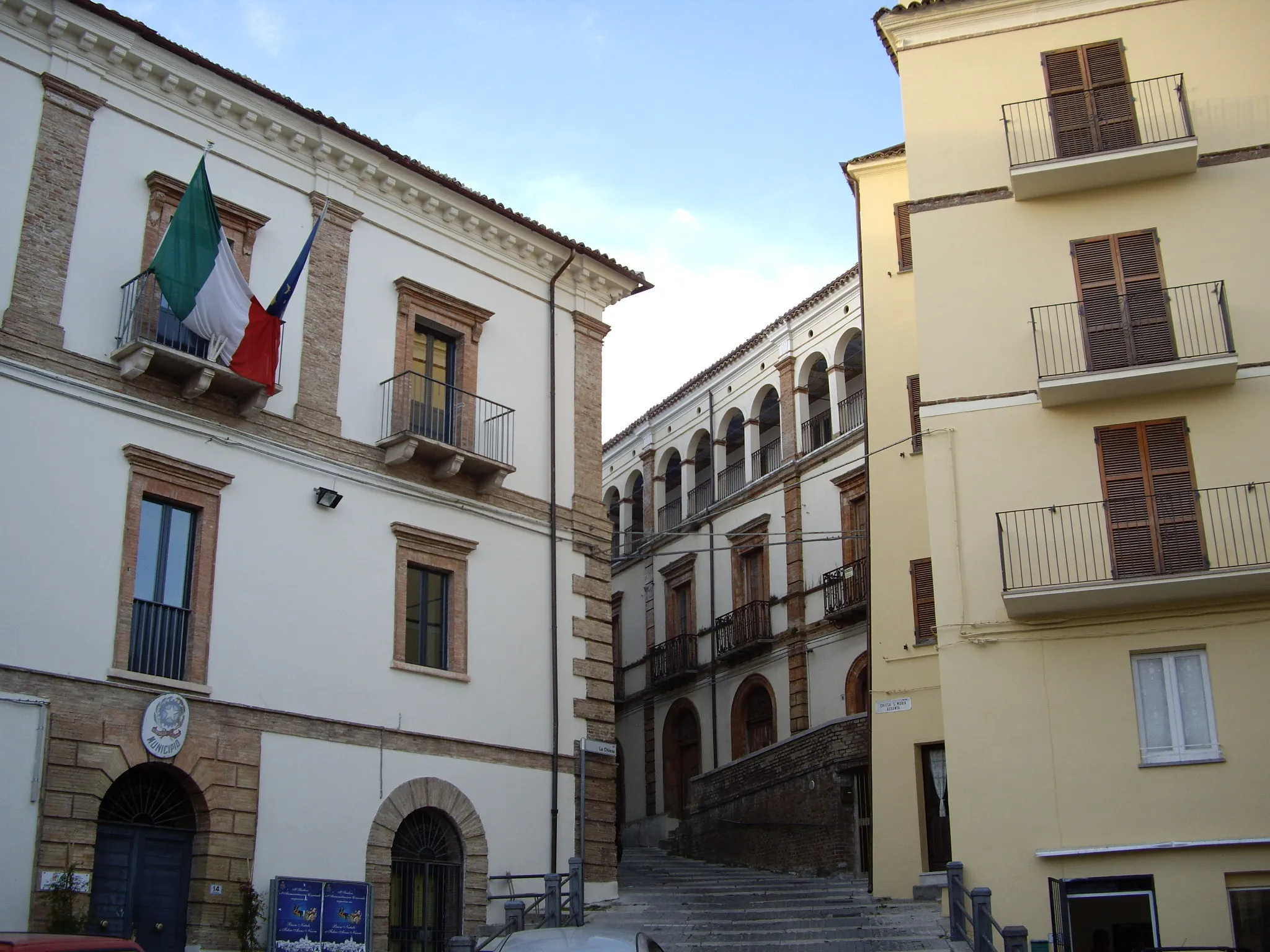 Photo showing: Autore: Giuseppe Paolelli - Municipio di Gissi ( Palazzo Carunchio )