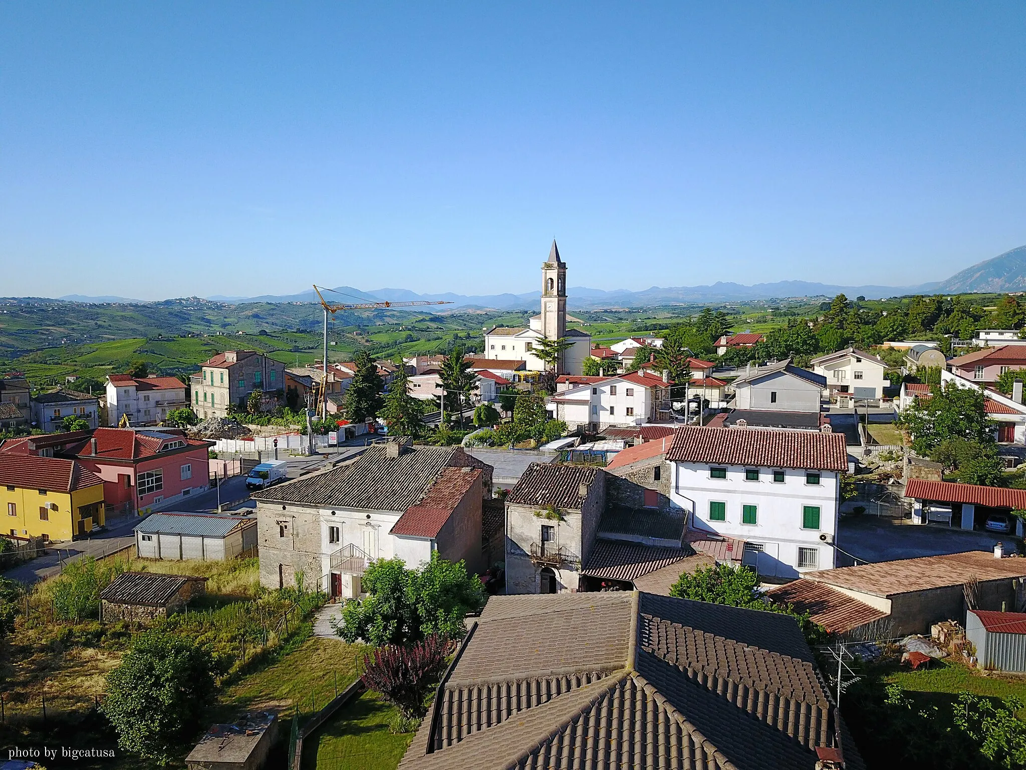 Photo showing: Photo of comune di Poggiofiorito from the East