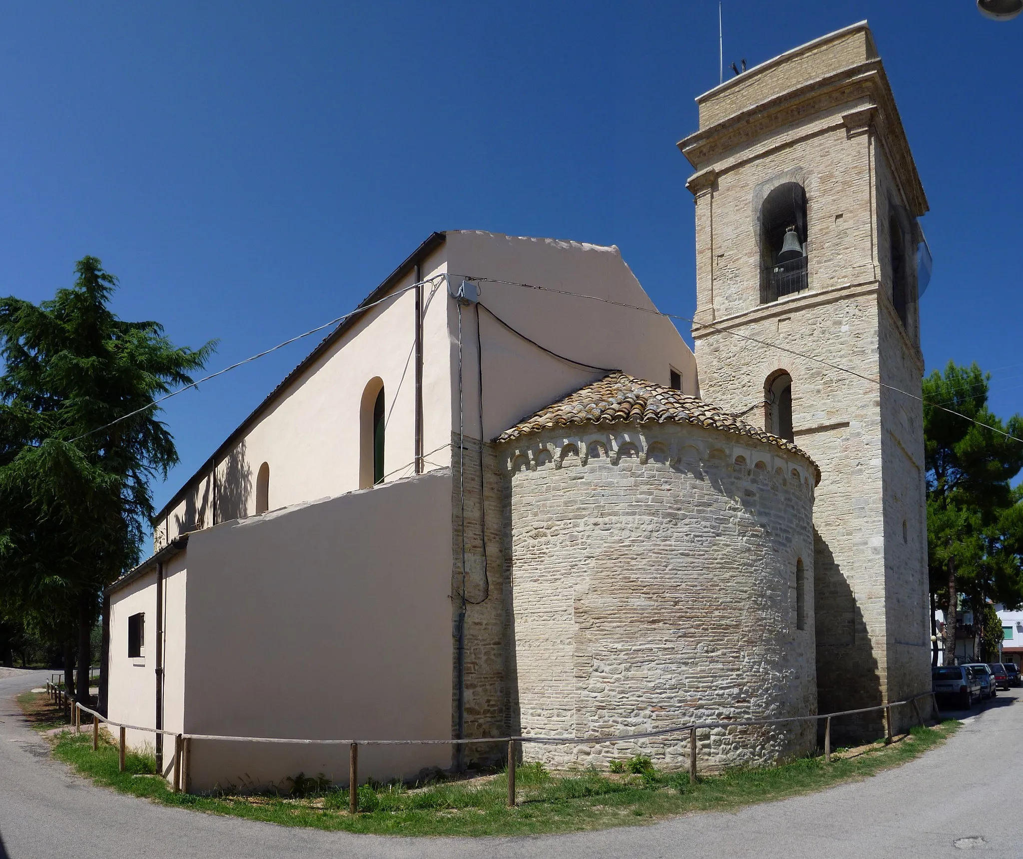 Photo showing: Abside e campanile della chiesa Santa Maria Imbaro. Santa Maria Imbaro (CH).