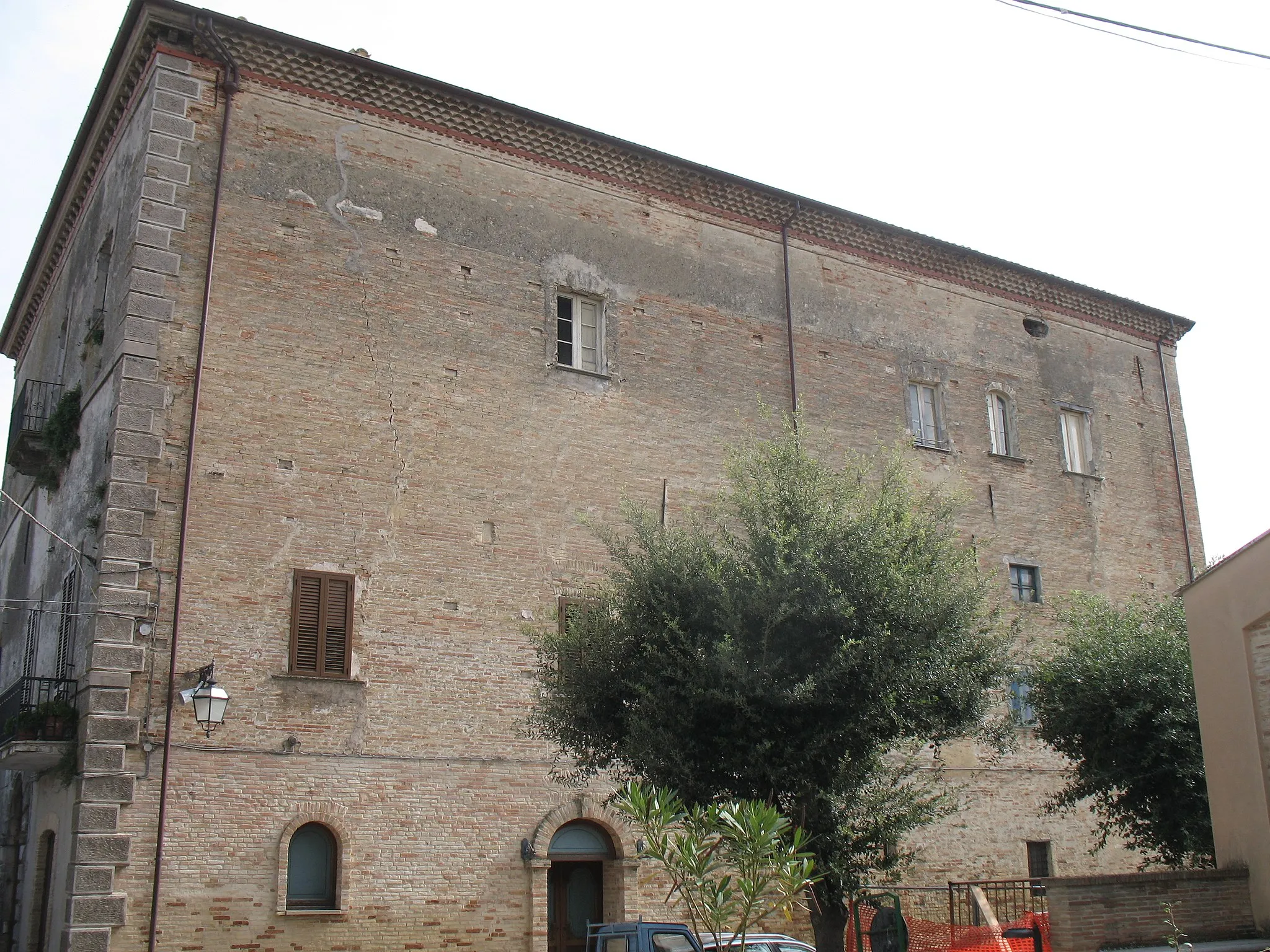 Photo showing: Il palazzo Battaglini è una storica residenza di Villamagna (CH)