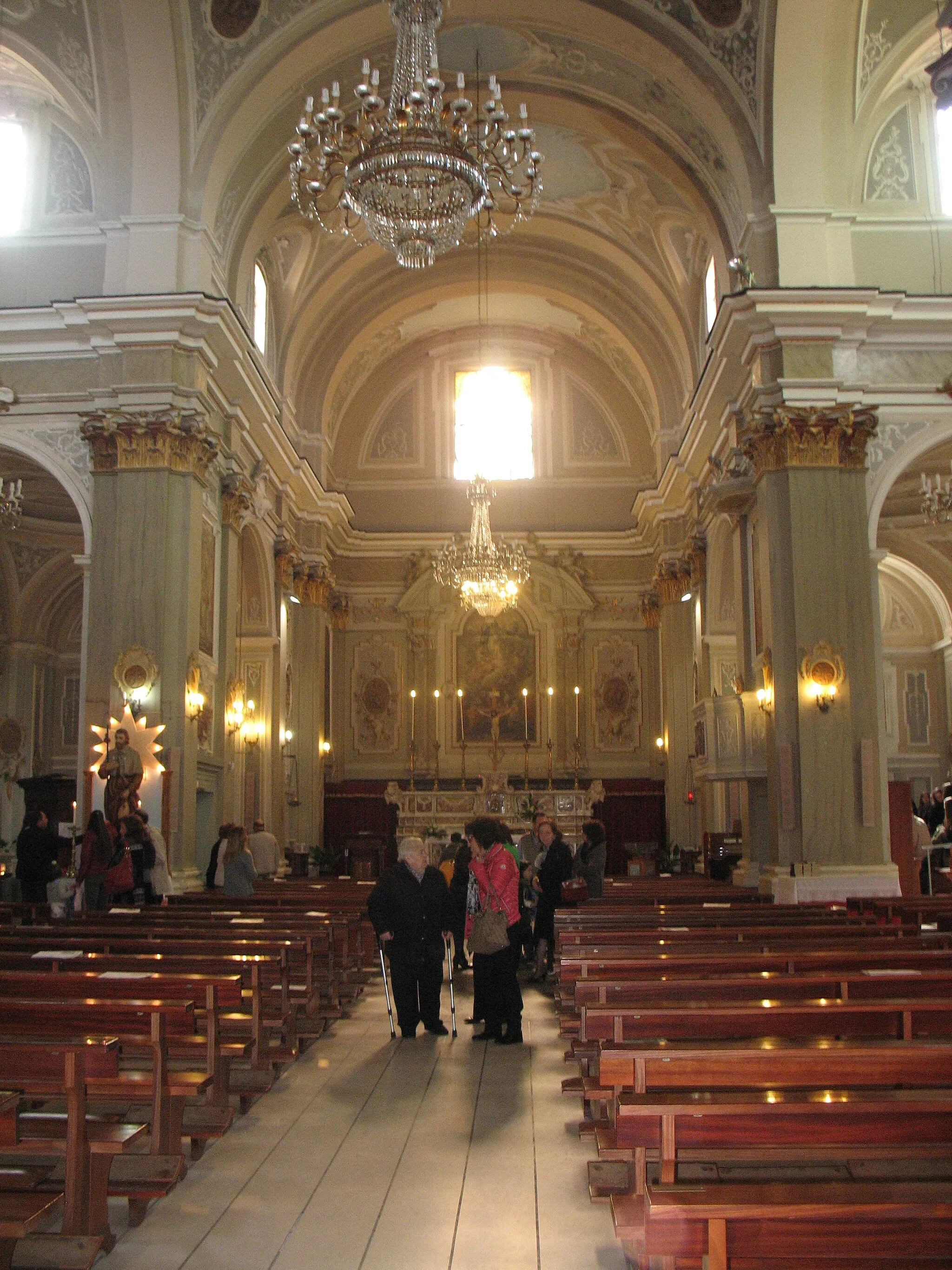 Photo showing: Navata centrale della settecentesca chiesa di Santa Maria Maggiore, parrocchia del centro storico di Villamagna (CH)