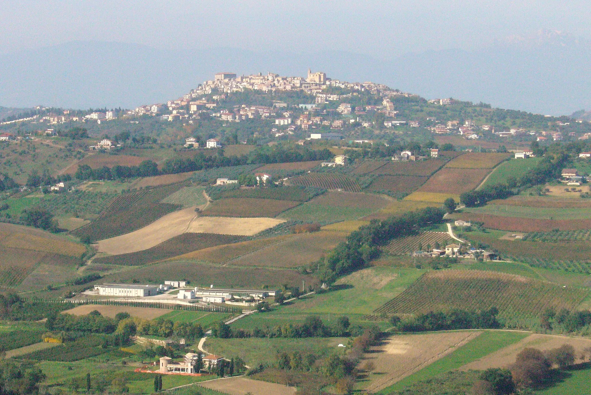 Photo showing: Bucchianico con vista da Vacri