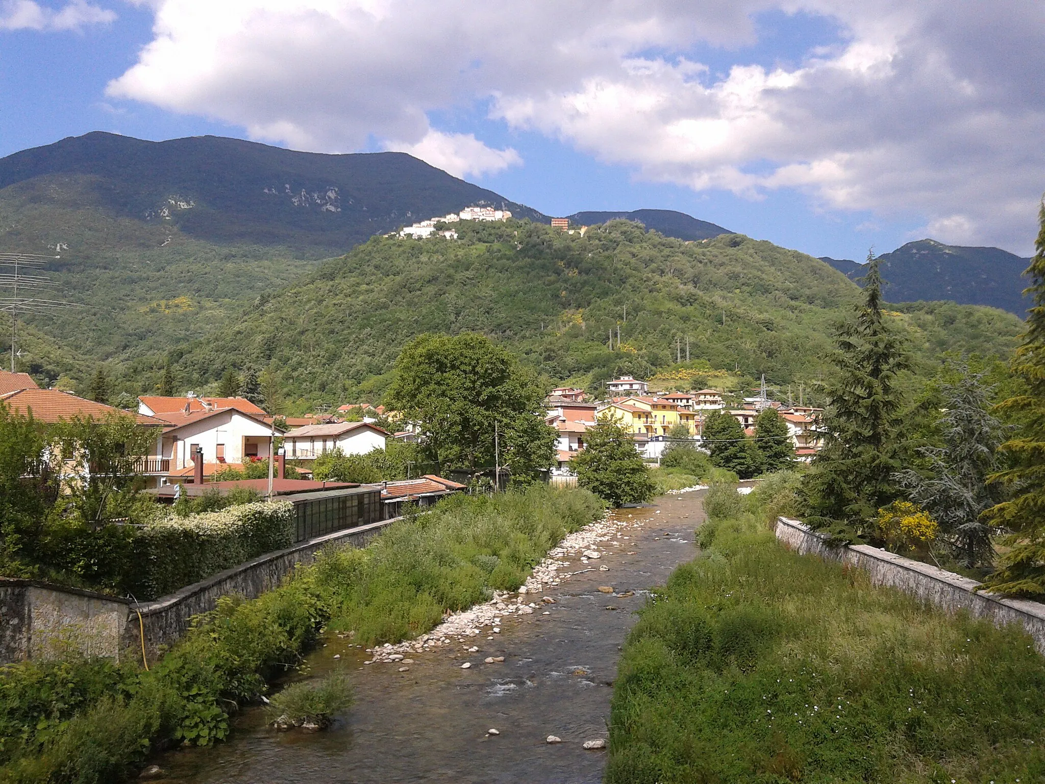 Photo showing: Canistro: foto panoramica dal fiume Liri