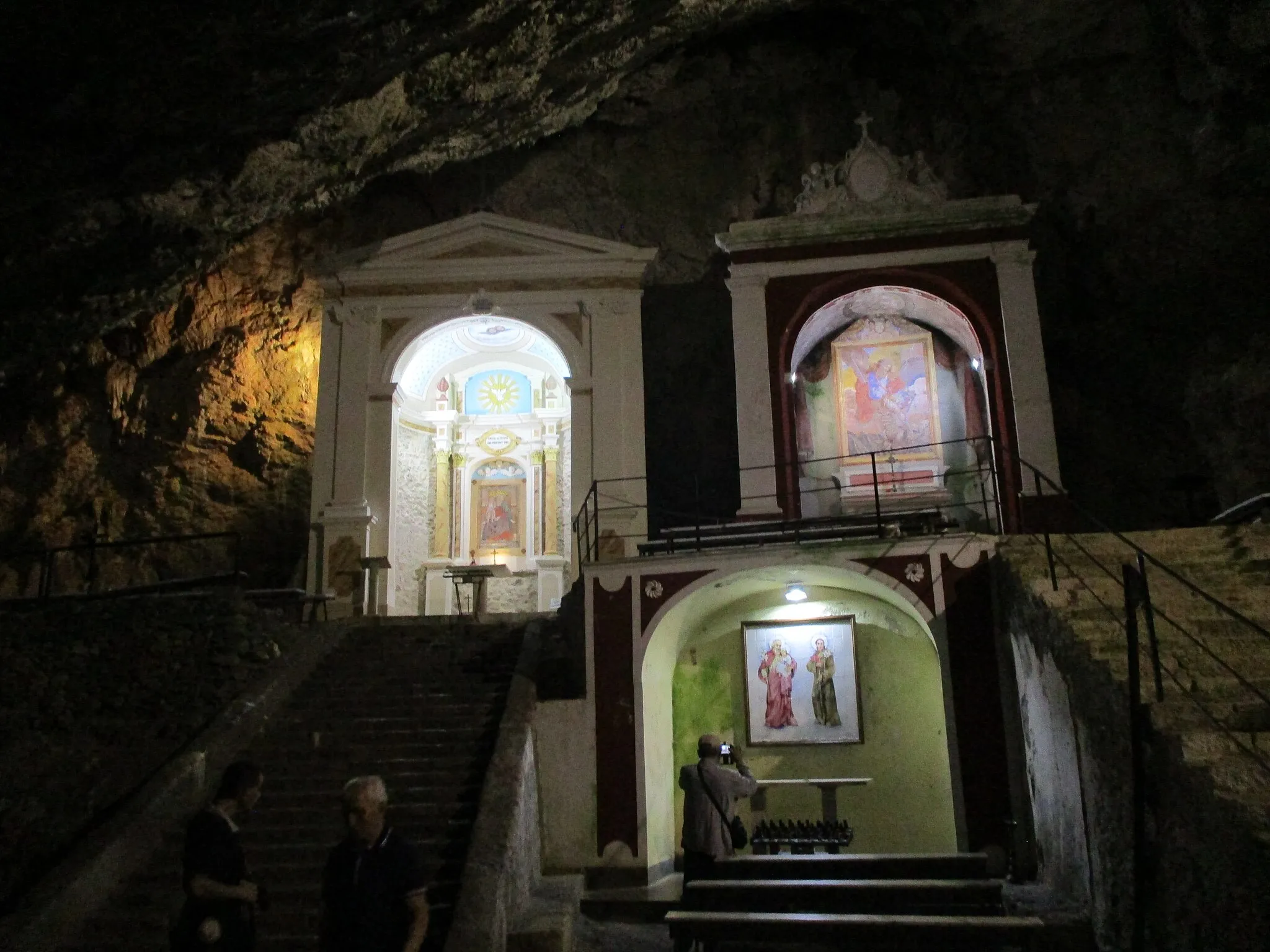 Photo showing: Le cappelle in grotta