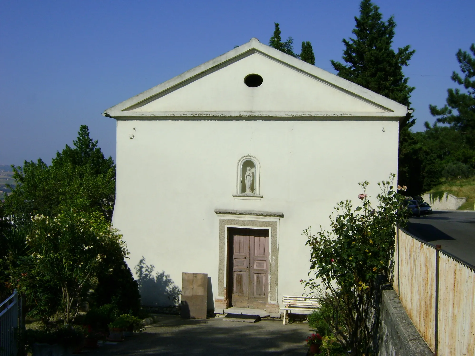 Photo showing: The church of Madonna delle Grazie, Altino, province of Chieti, Abruzzo