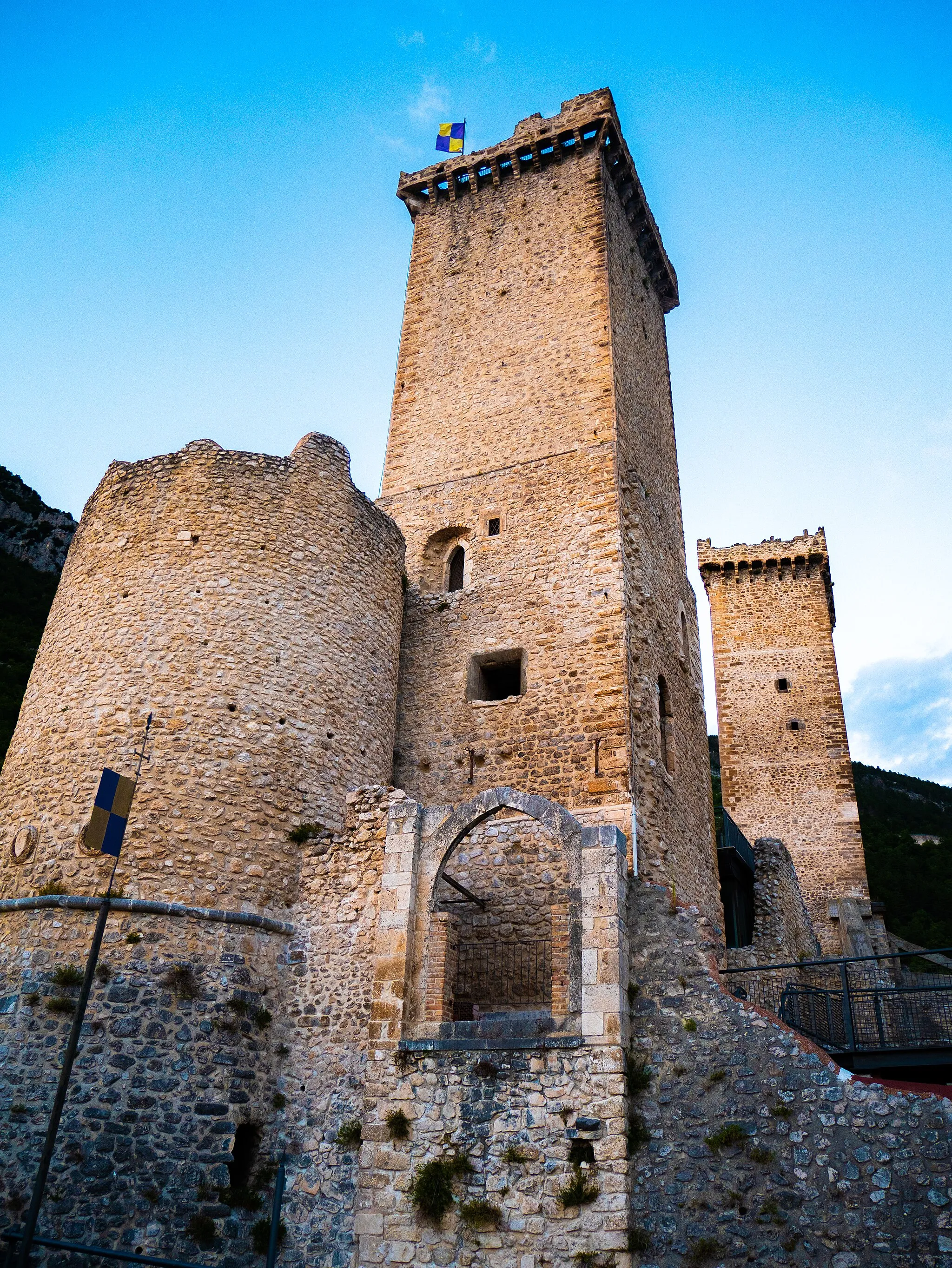 Photo showing: Castello dei Cantelmo Pacentro (AQ)