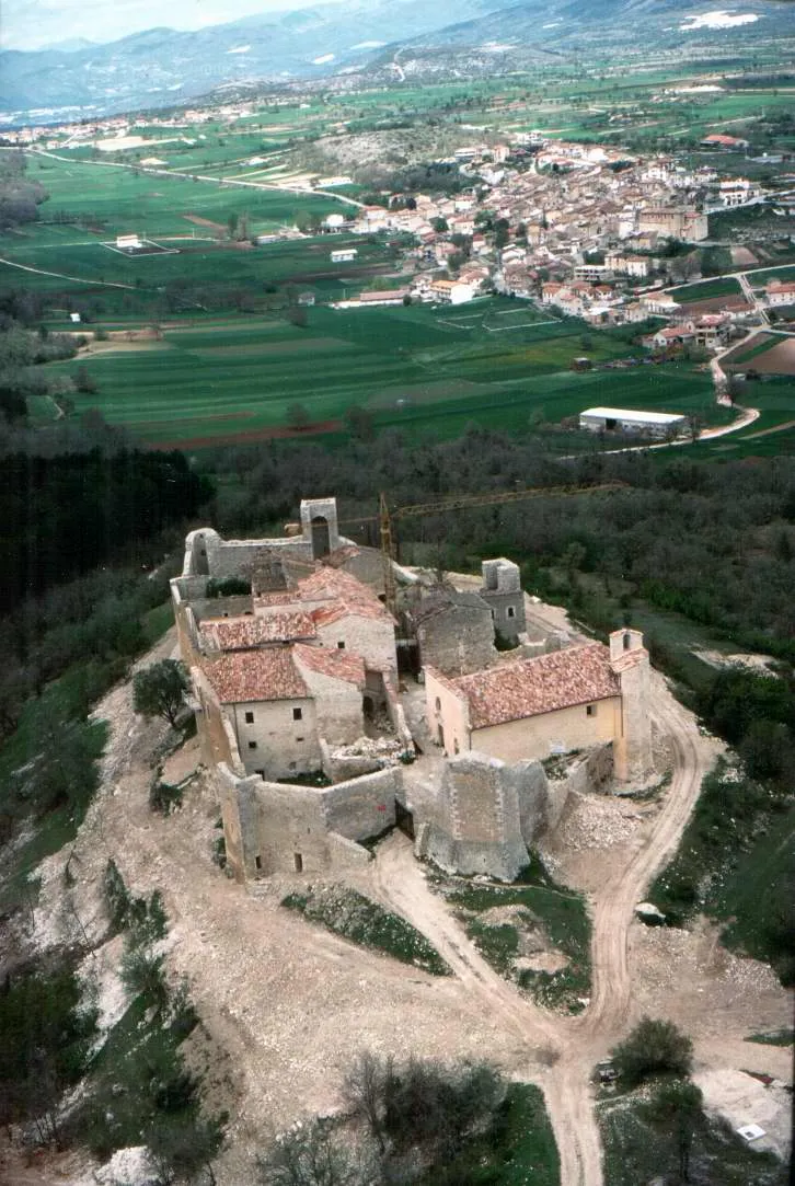 Photo showing: castel camponeschi prata d'ansidonia