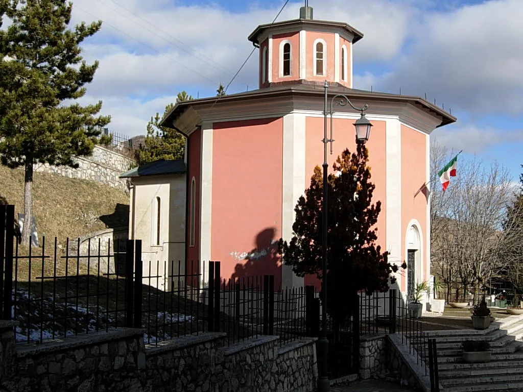 Photo showing: Il tempio dei caduti a Pietransieri

Foto personale