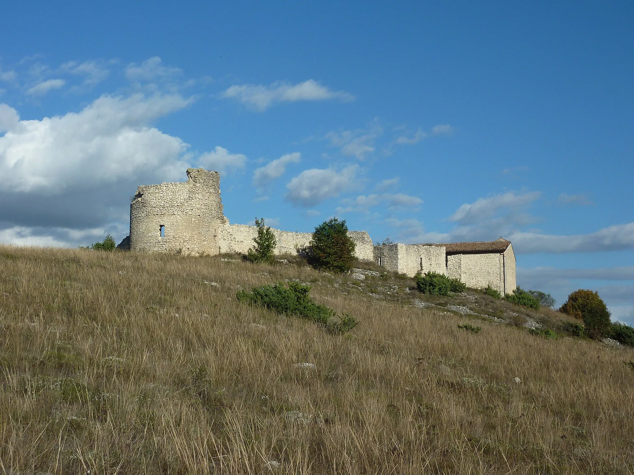 Photo showing: Sant'Eusanio Forconese (AQ): castello