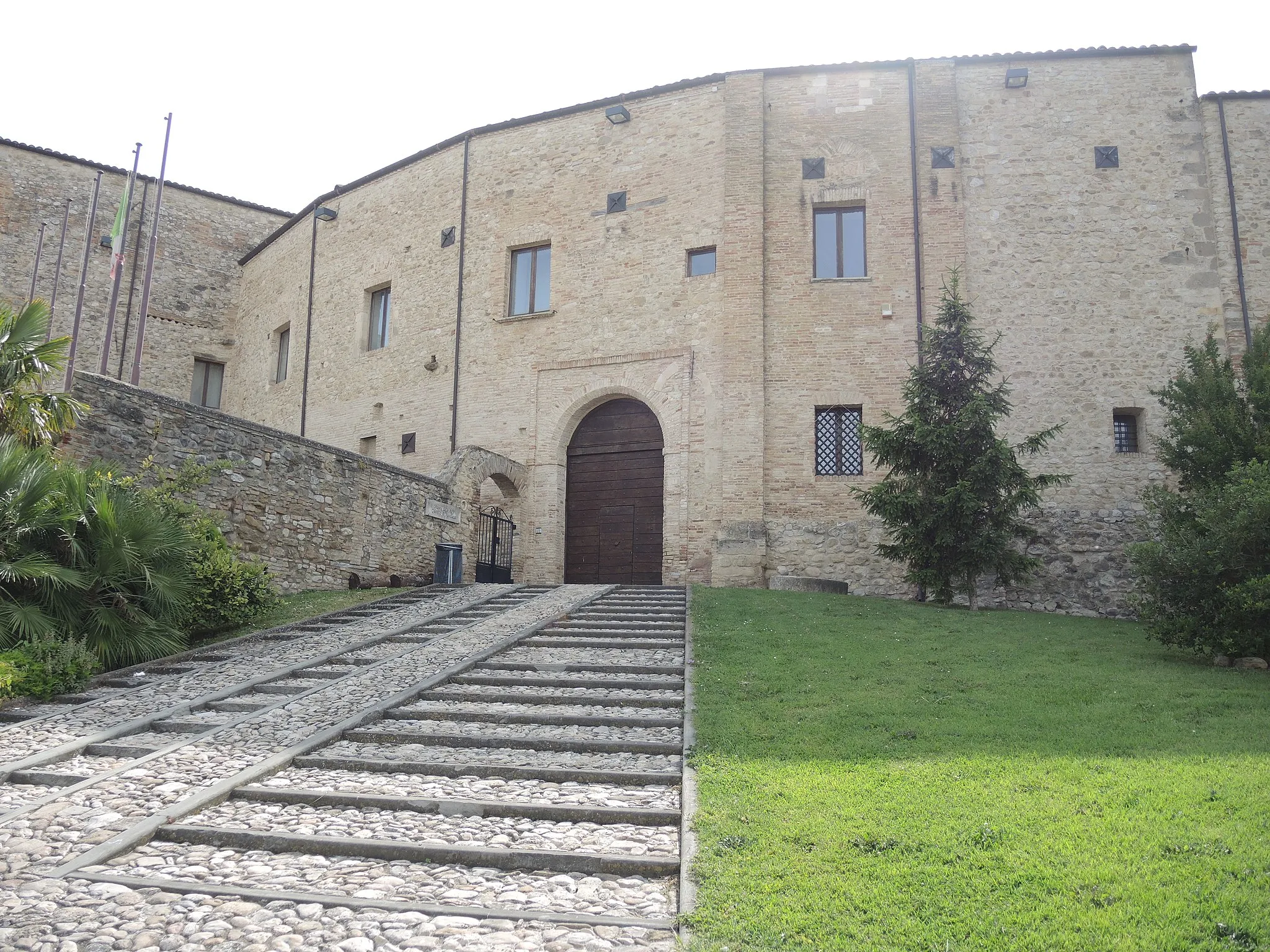 Photo showing: Nocciano (PE): Castello De Sterlich-Aliprandi