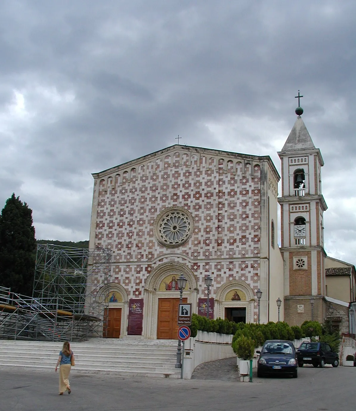 Photo showing: Die Kirche in dem der Schleier gezeigt wird