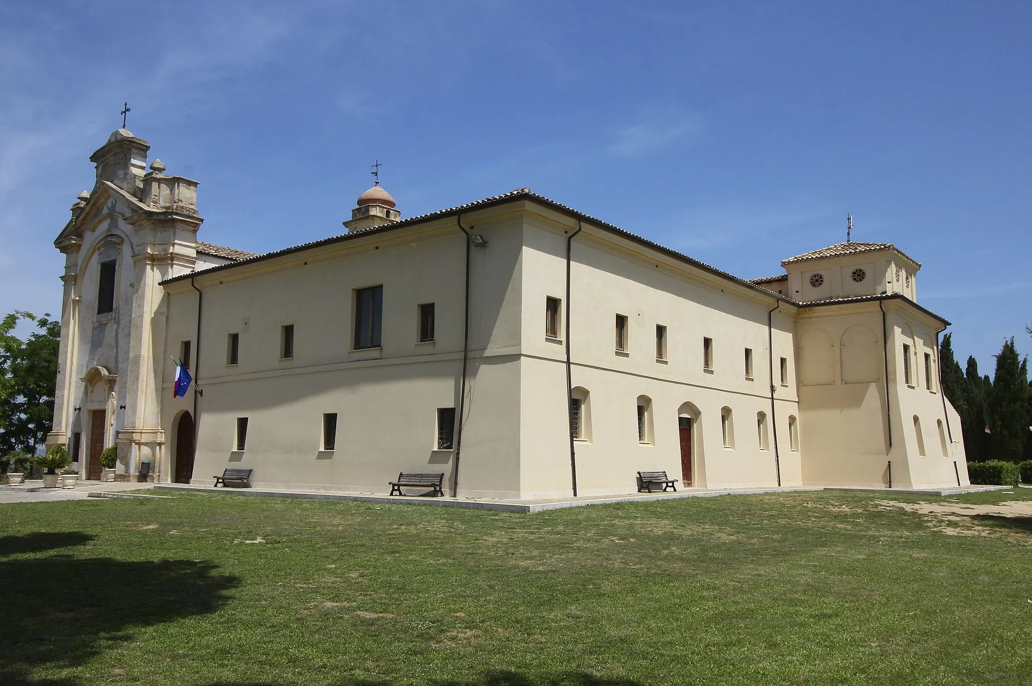 Photo showing: Convent Convento di San Patrignano with the church Sant' Antonio (Sant'Antonio da Padova and Sant'Antonio Abate), Collecorvino, Province of Pescara, Abruzzo, Italy