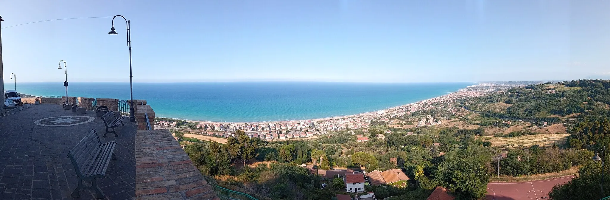 Photo showing: panorama da Silvi alta