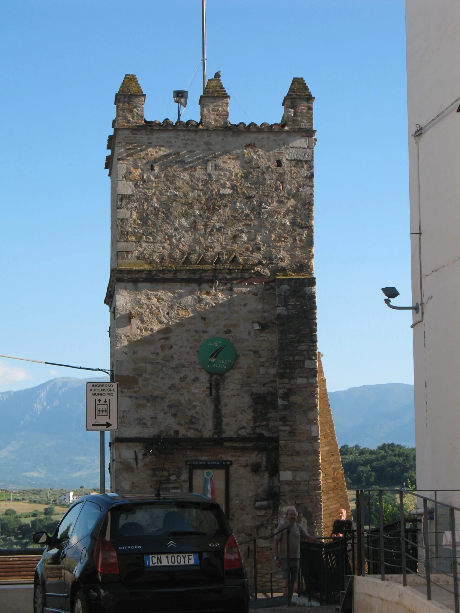 Photo showing: Torre nel paese di Alanno