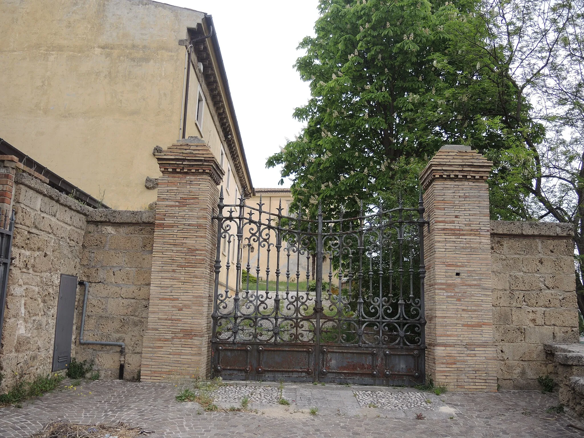 Photo showing: Torre de' Passeri: Castello Gizzi
