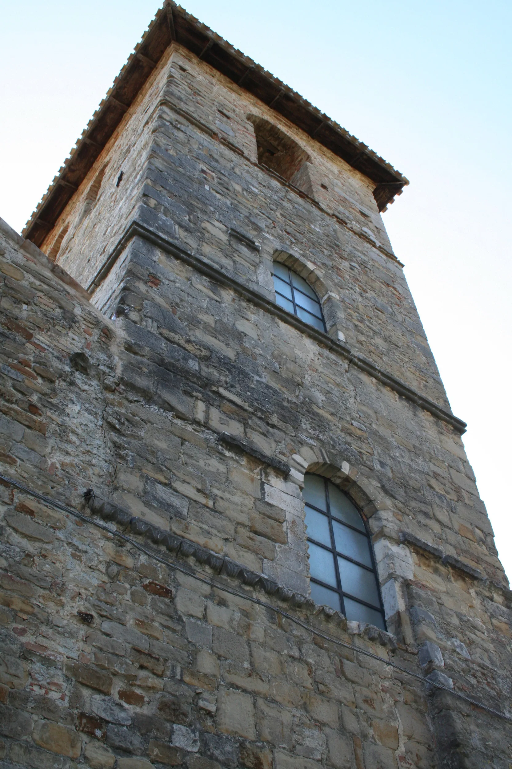 Photo showing: Chiesa di San Salvatore di Canzano, torre campanaria dell'edificio religioso appartenente al complesso abbaziale omonimo nel paese di Canzano in provincia di Teramo, Abruzzo, Italia.