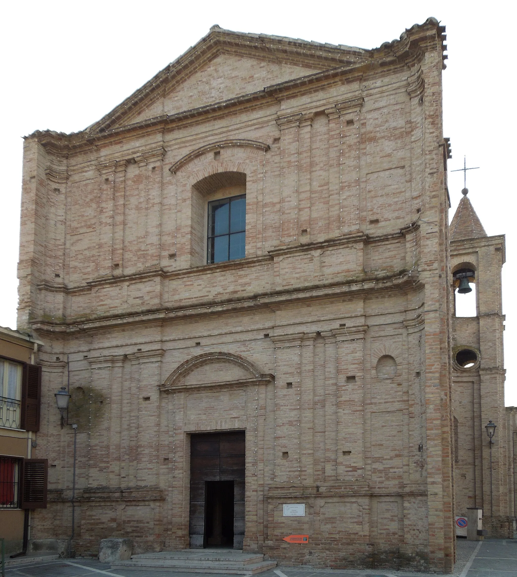 Photo showing: Facciata della Chiesa della Congrega del Santissimo Sacramento di Canzano in provincia di Teramo.