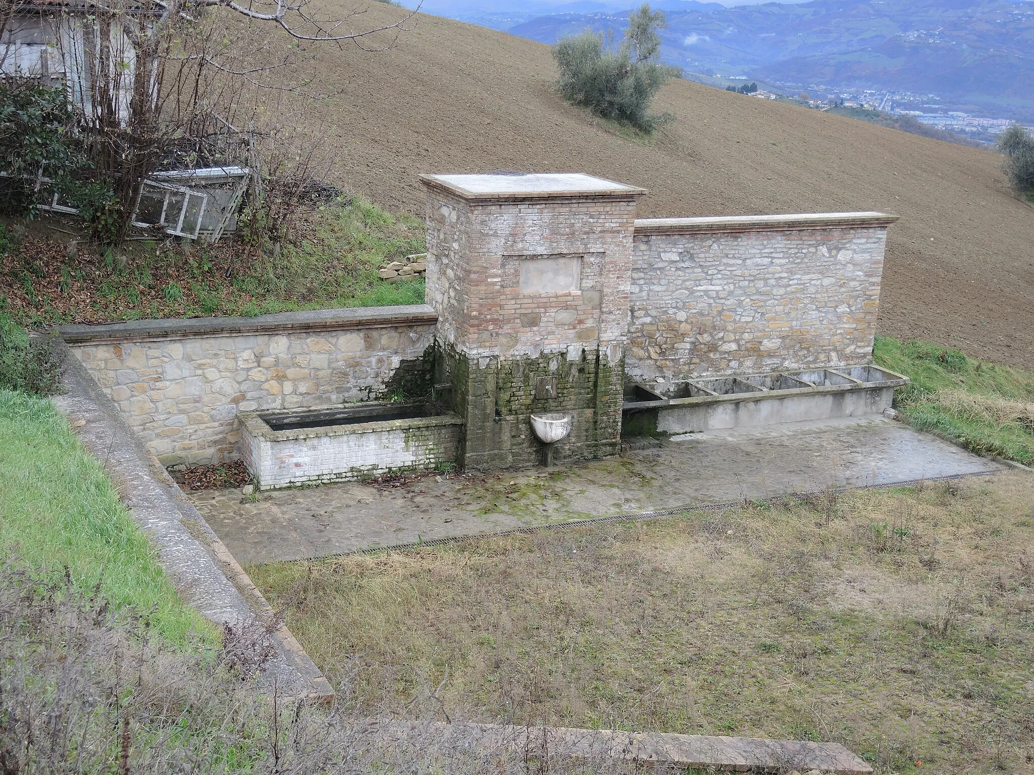 Photo showing: Cermignano: Fontana