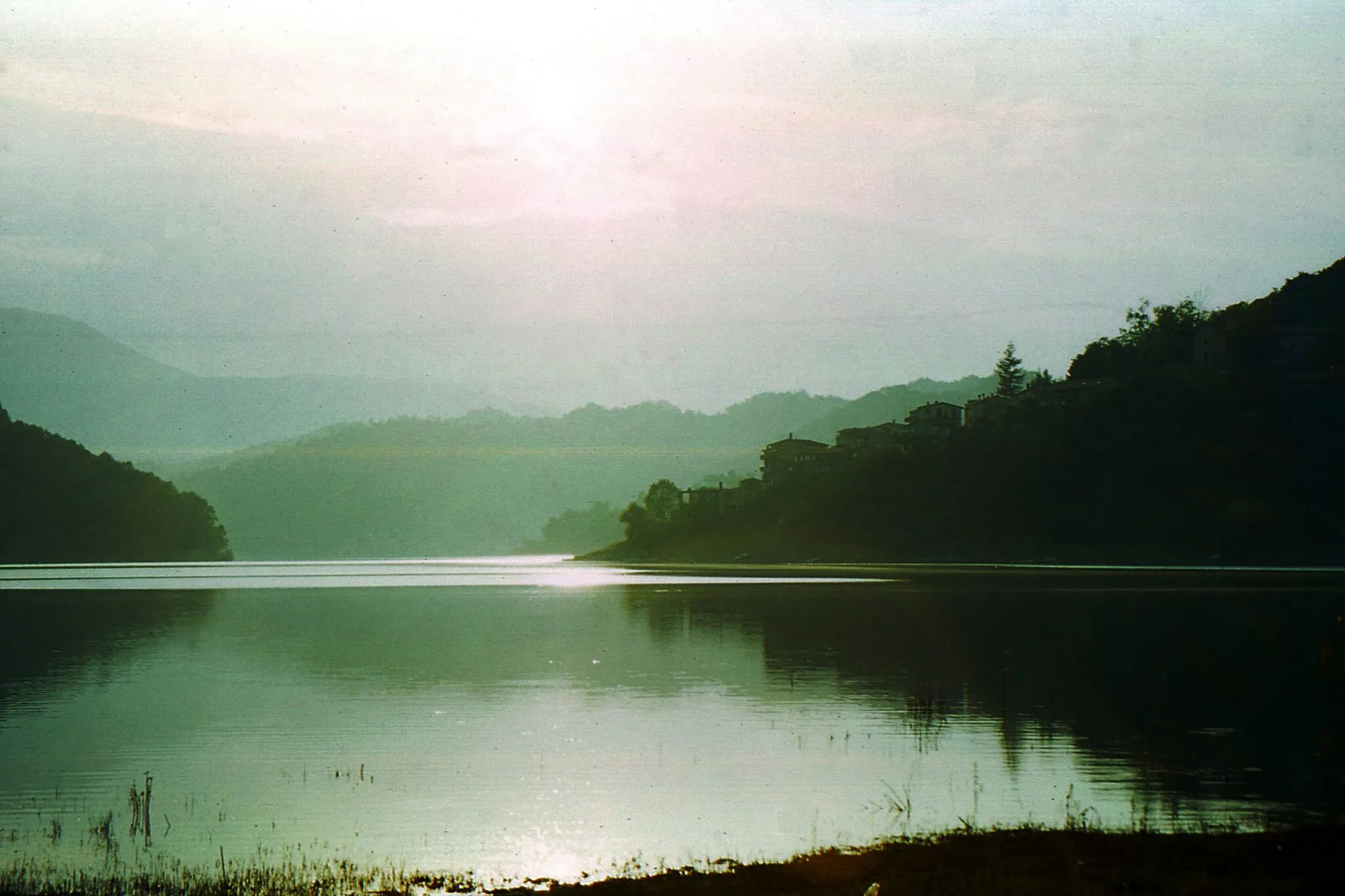 Photo showing: Pomeriggio estivo al Lago del Salto - vista di Fiumata di Petrella Salto