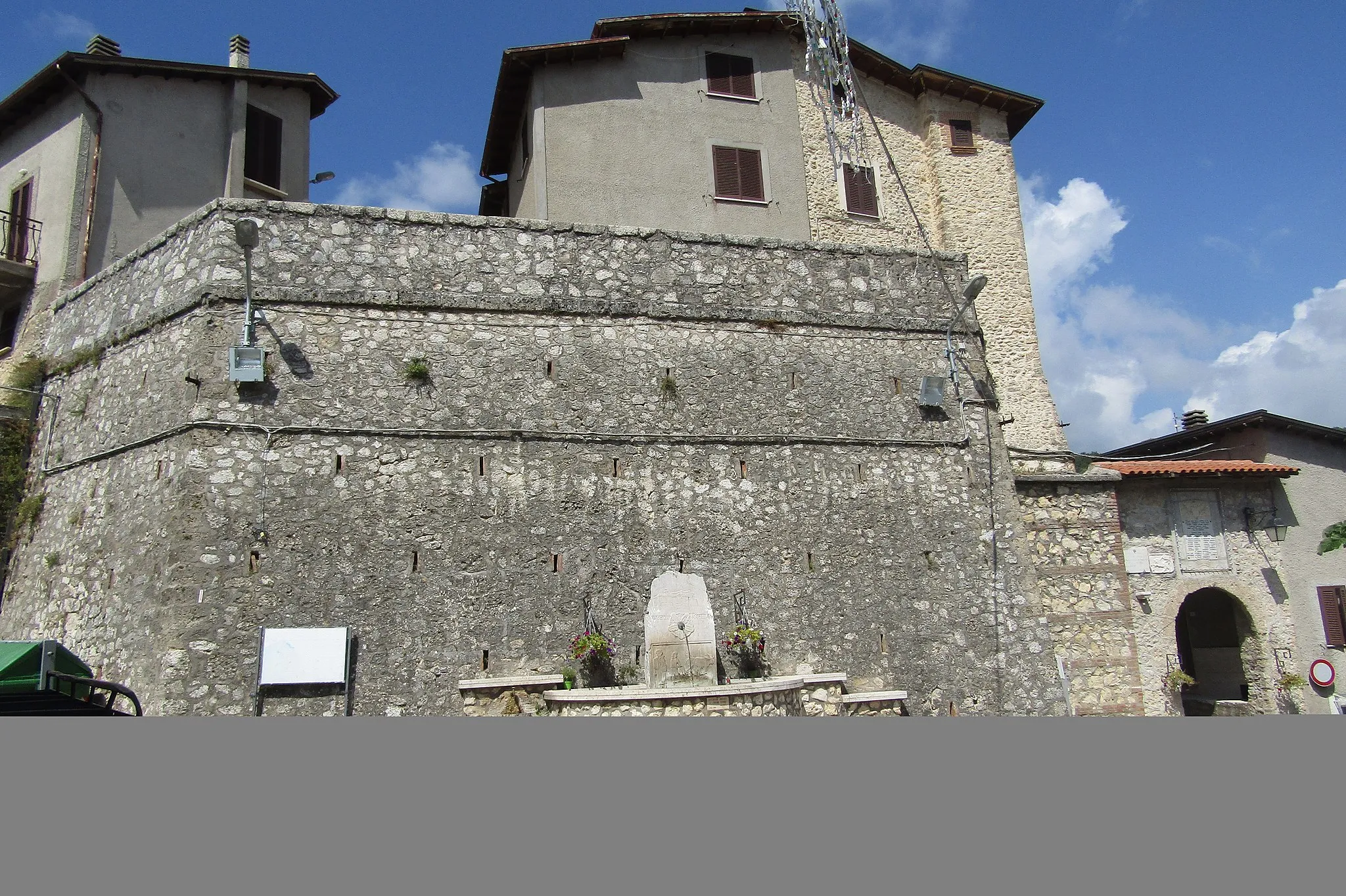 Photo showing: Piazza del Colle di Longone
