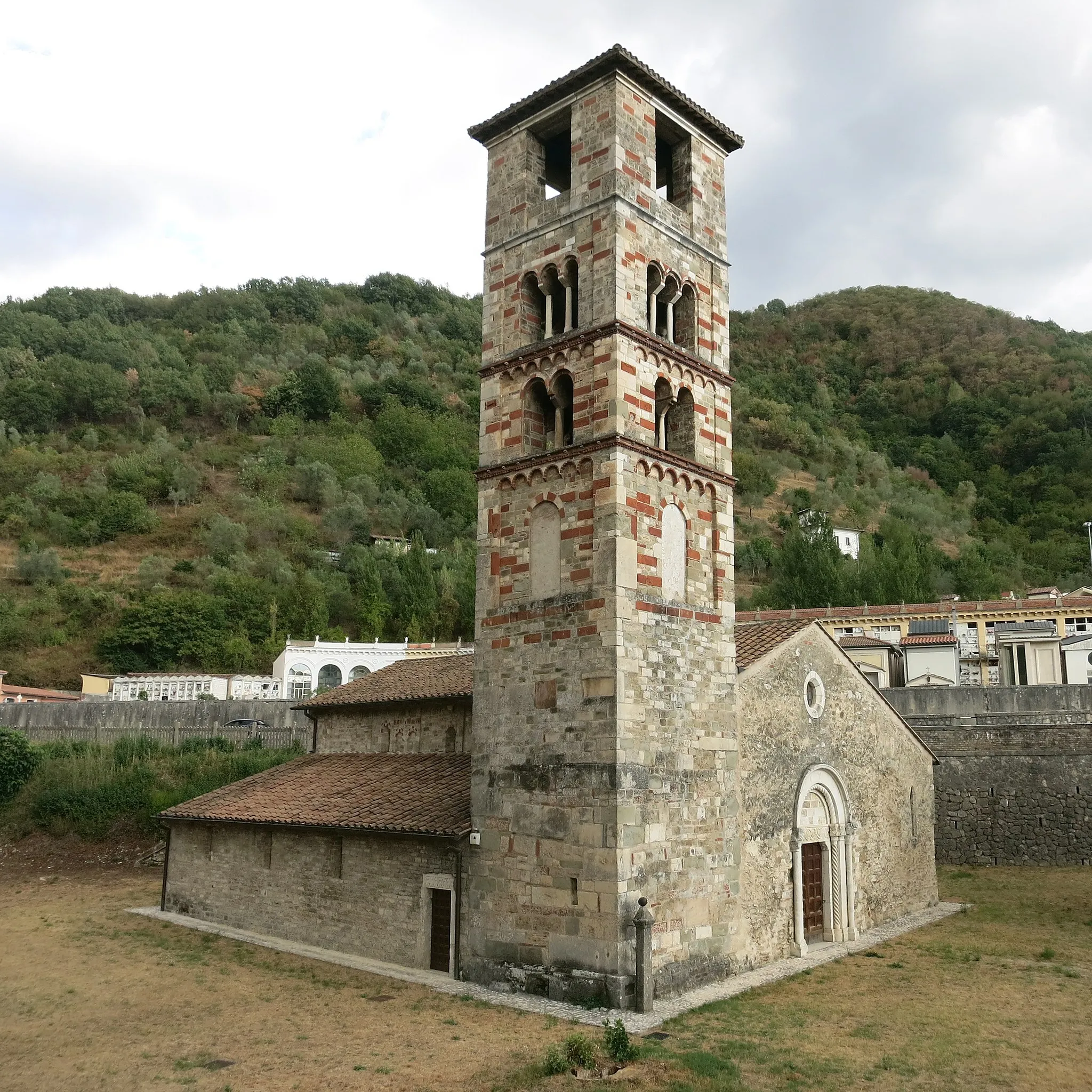 Photo showing: Saint Mary "Extra Moenia" church - Antrodoco (province of Rieti, central Italy)