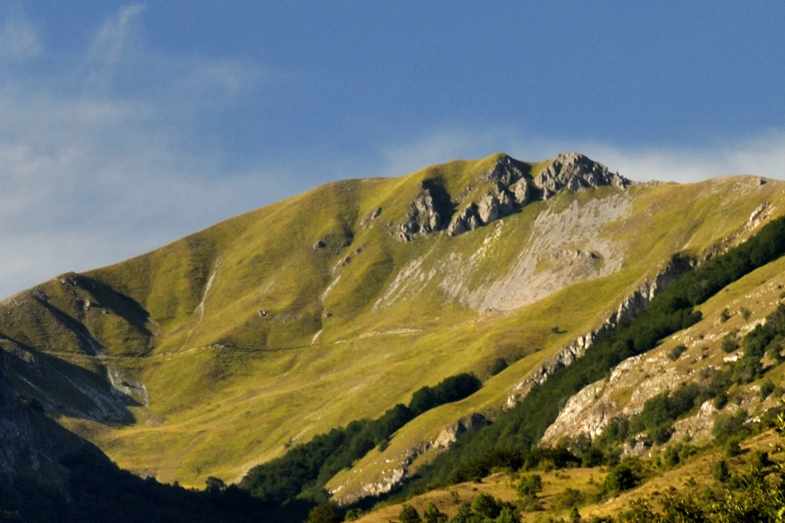 Photo showing: Vista della vetta del Monte Pozzoni dalla Valle Falacrina del comune di Cittareale