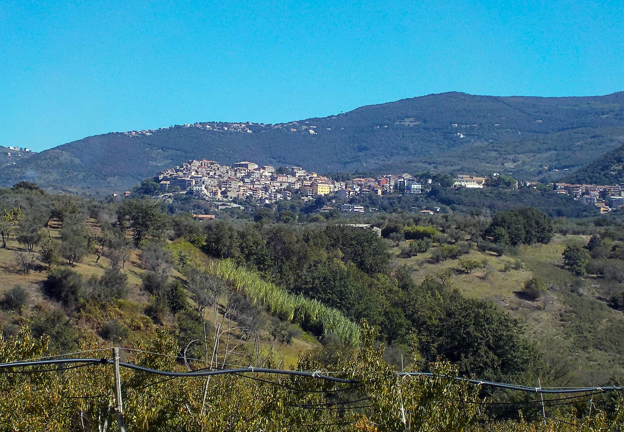 Photo showing: Il paese di Moricone, all'estremità occidentale dei Monti Lucretili, Lazio