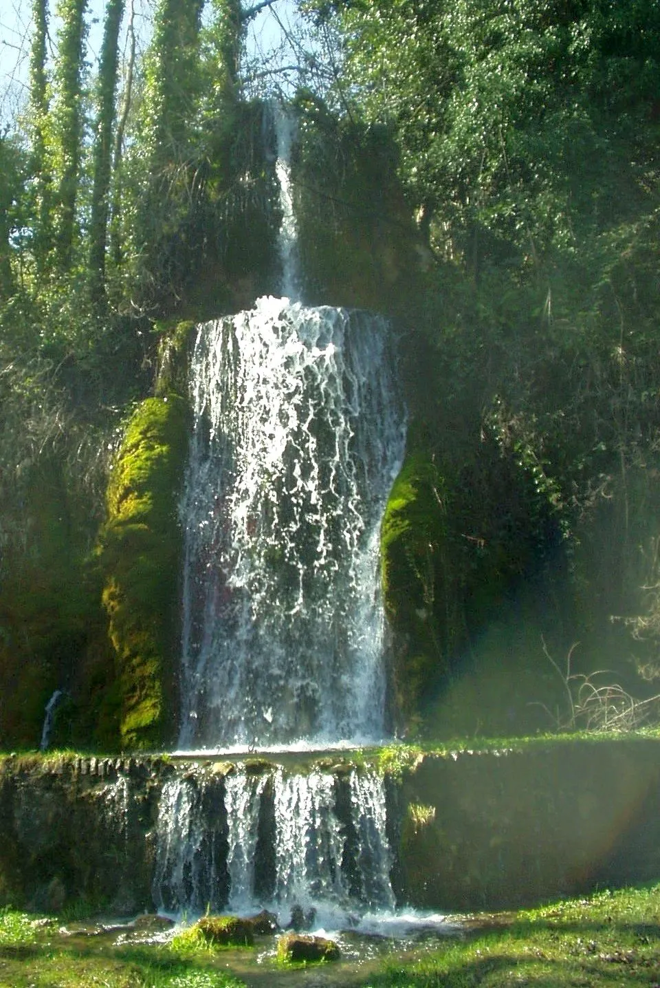 Photo showing: Bandusia, waterfall in Licenza, Rome (Italy).