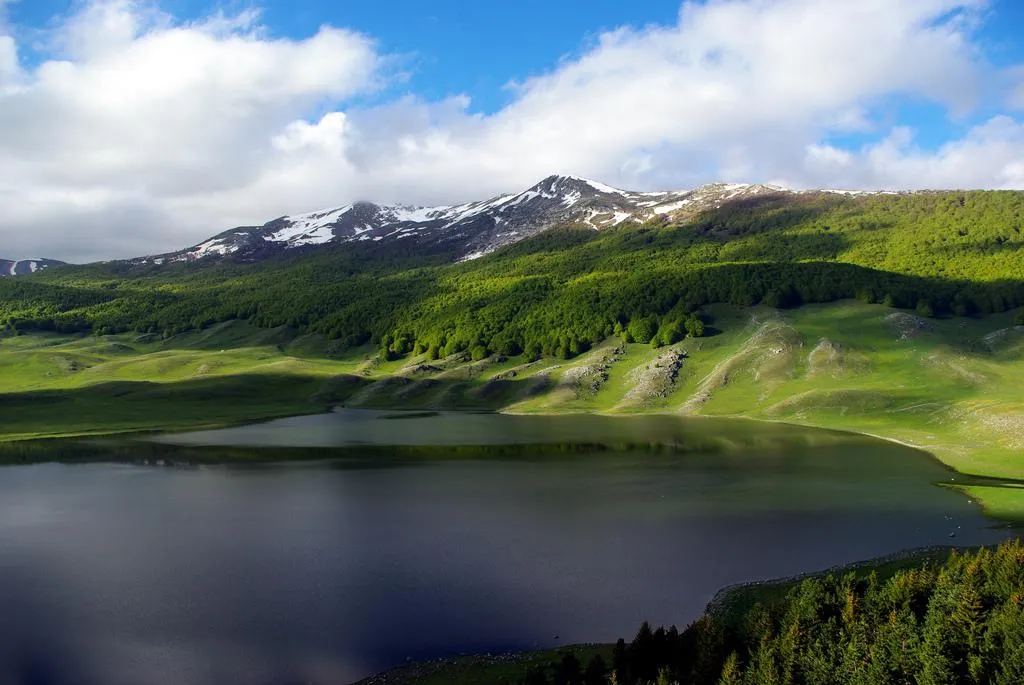 Photo showing: View of Campo Felice Lake in spring - Abruzzo, Italy