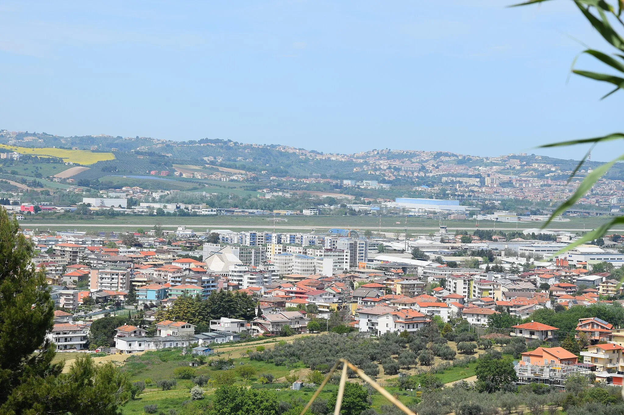 Photo showing: Sambuceto vista da San Giovanni alta