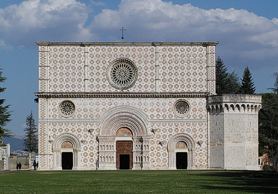 Photo showing: L'Aquila, Basilica di Santa Maria di Collemaggio. Exterior view of the west façade.