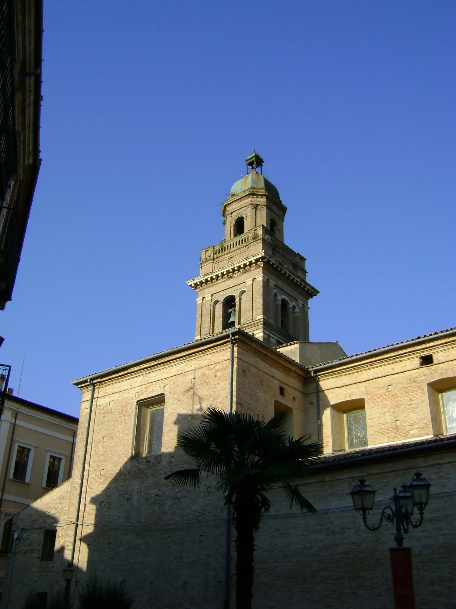 Photo showing: The bell tower of the church of San Salvatore in Casalbordino, province of Chieti, Abruzzo