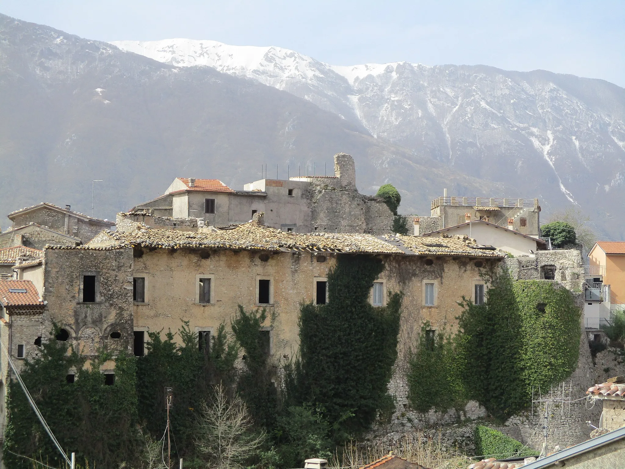 Photo showing: Veduta di Morrea e del suo castello