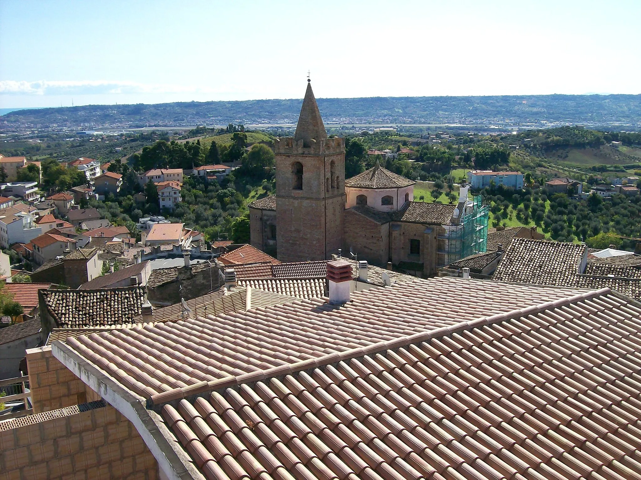 Photo showing: Chiesa di S.Panfilo visto dal castello