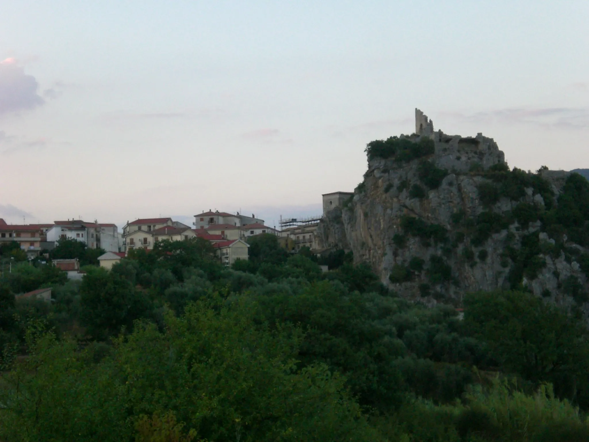 Photo showing: The rock of Quaglietta.