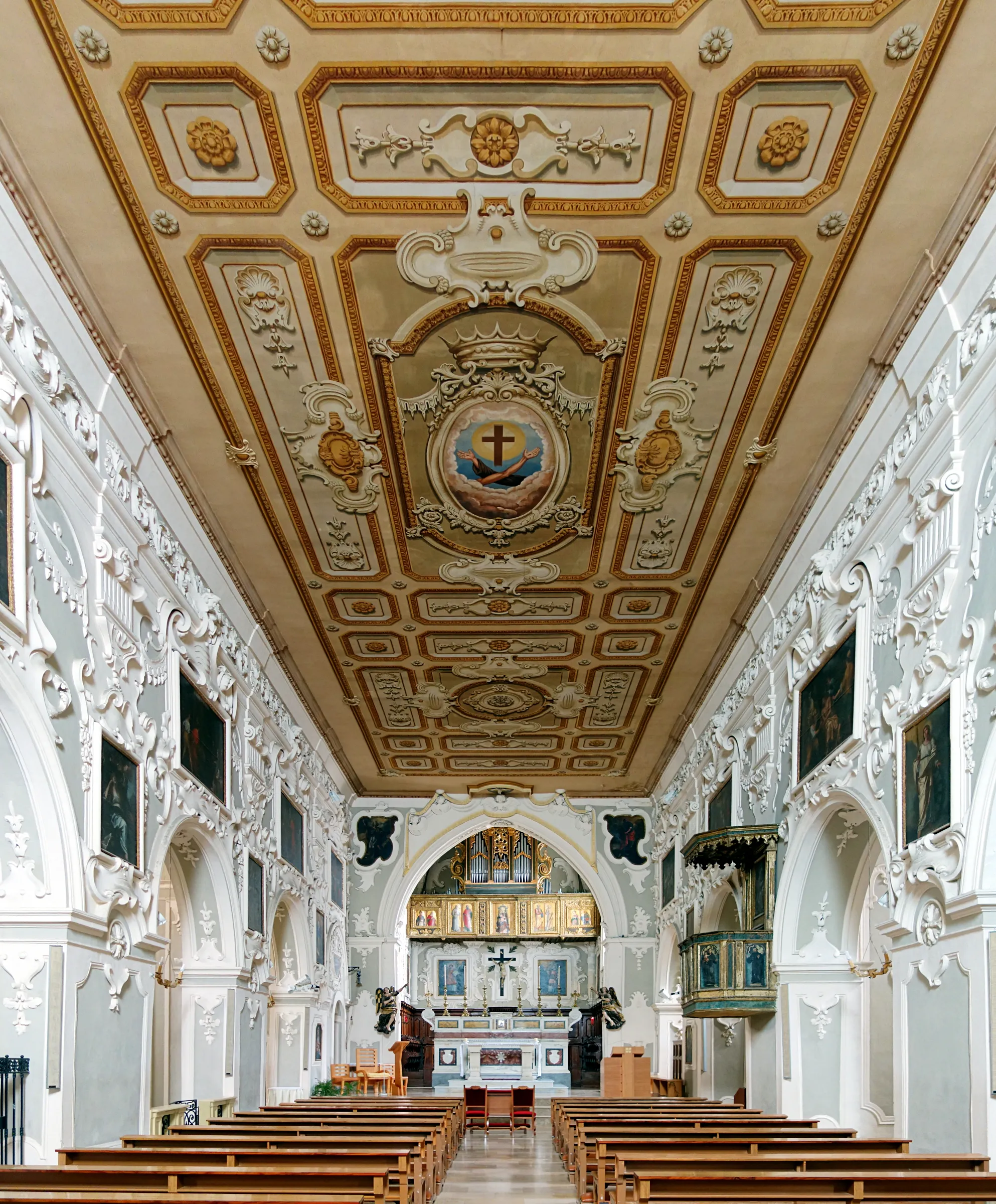 Photo showing: La nef de l'église San Francesco d'Assisi à Matera.