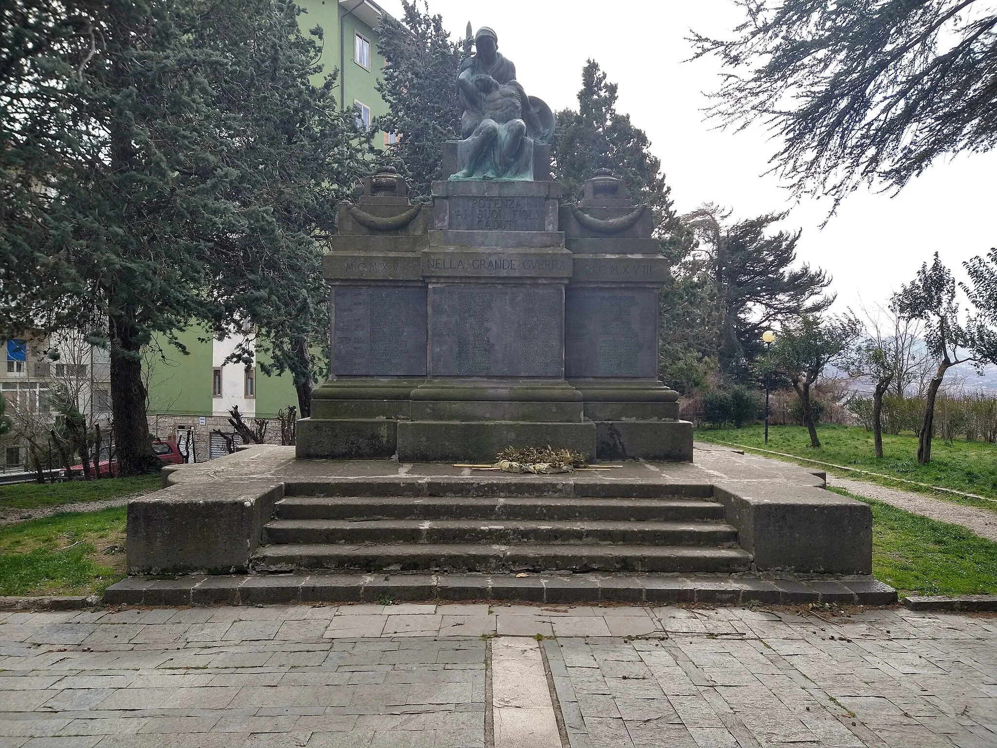 Photo showing: World War I war memorial in Montereale Park, Potenza, Italia