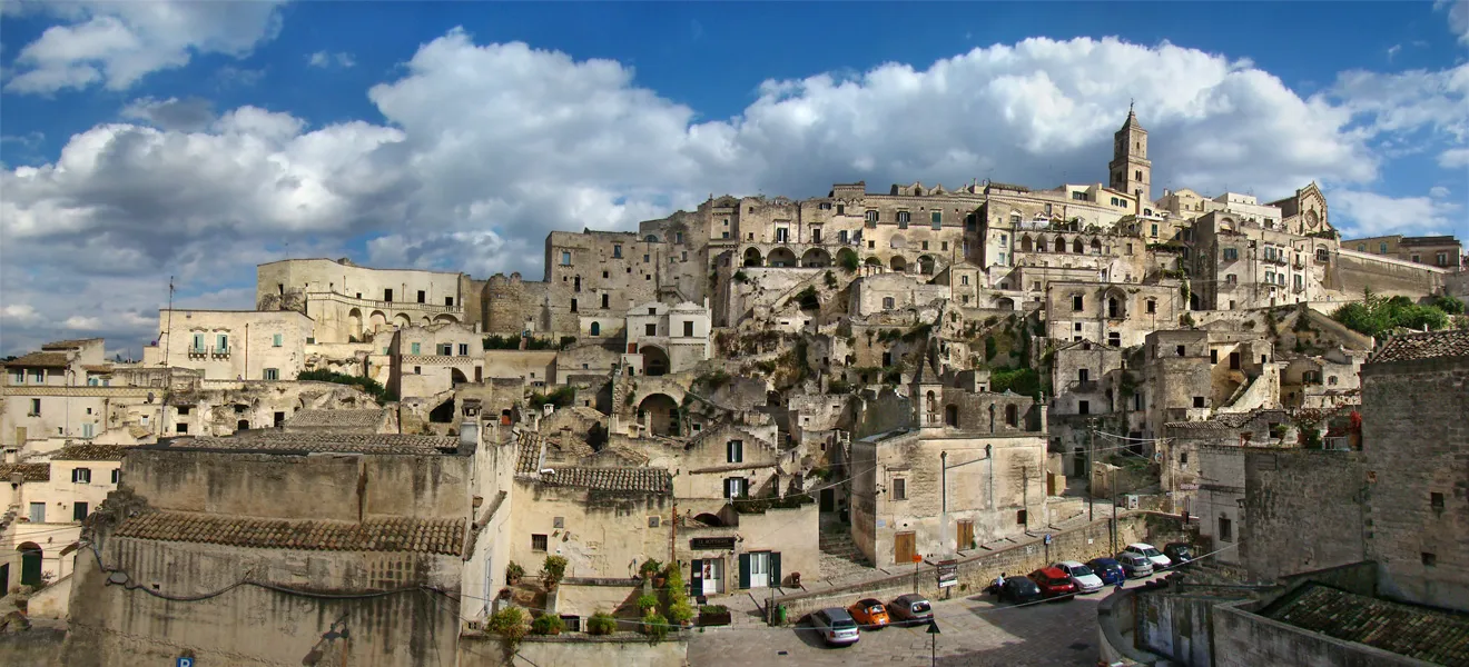 Photo showing: Matera, Basilicata, Italy. The Sasso Barisano looking east.