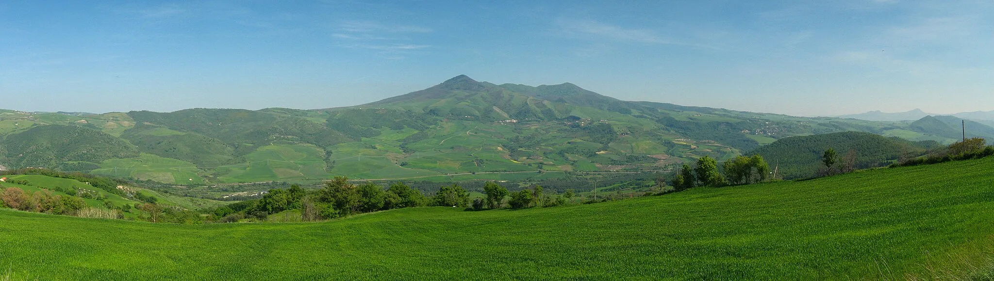 Photo showing: Monte Vulture. Panoramic view.