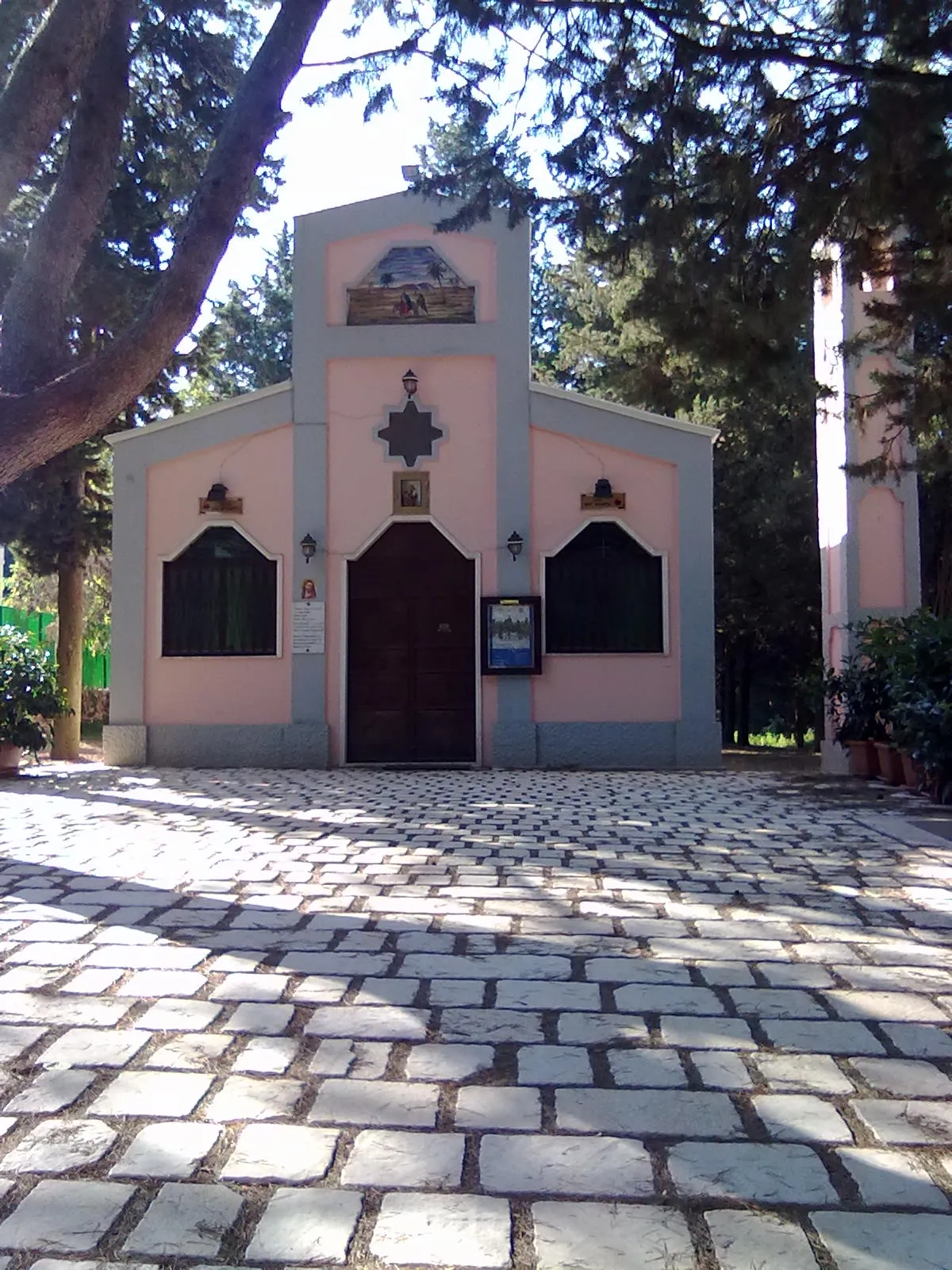 Photo showing: montursi chiesa