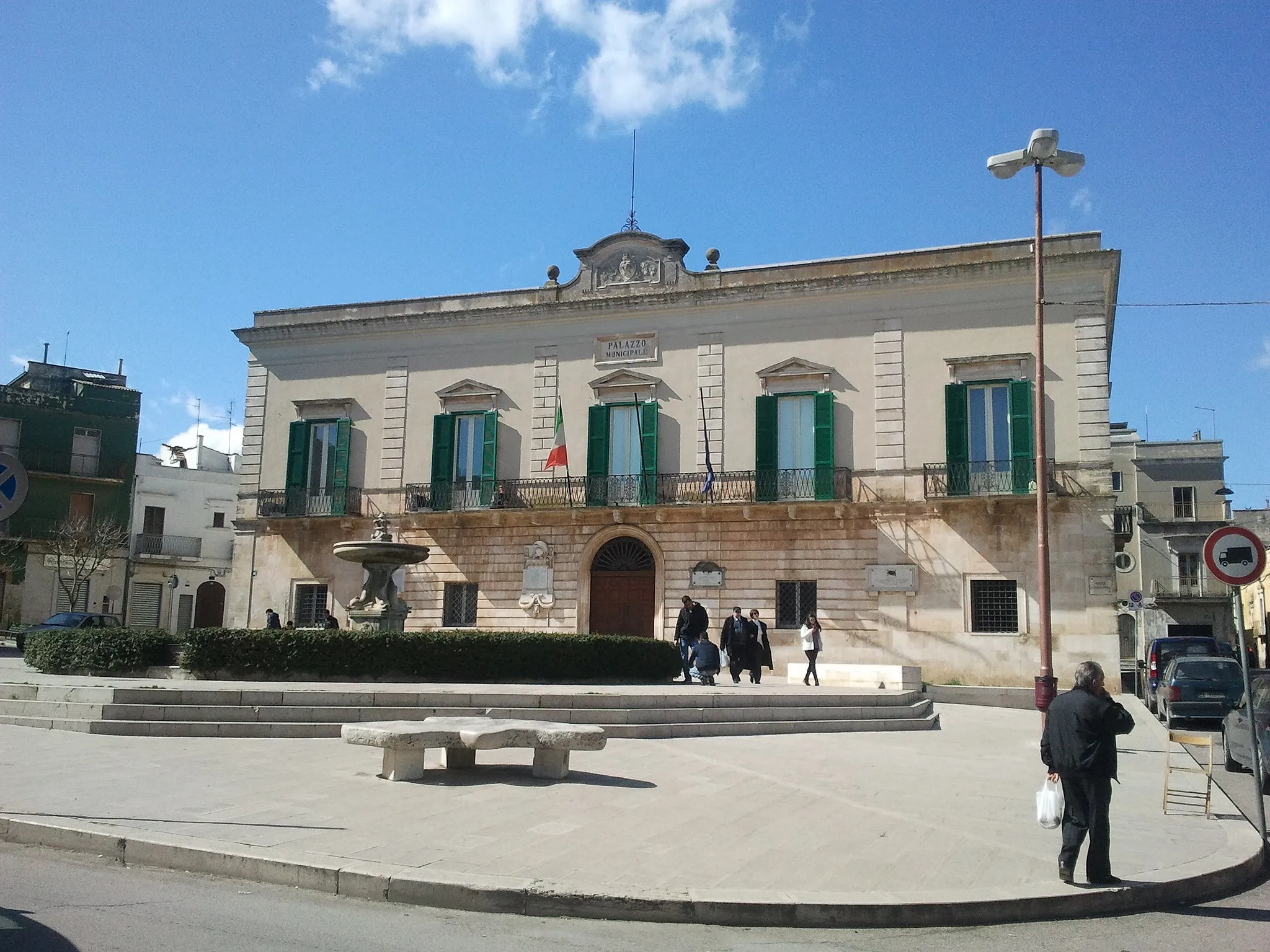 Photo showing: Piazza Giuseppe Simone o Piazza Municipio - Santeramo in Colle