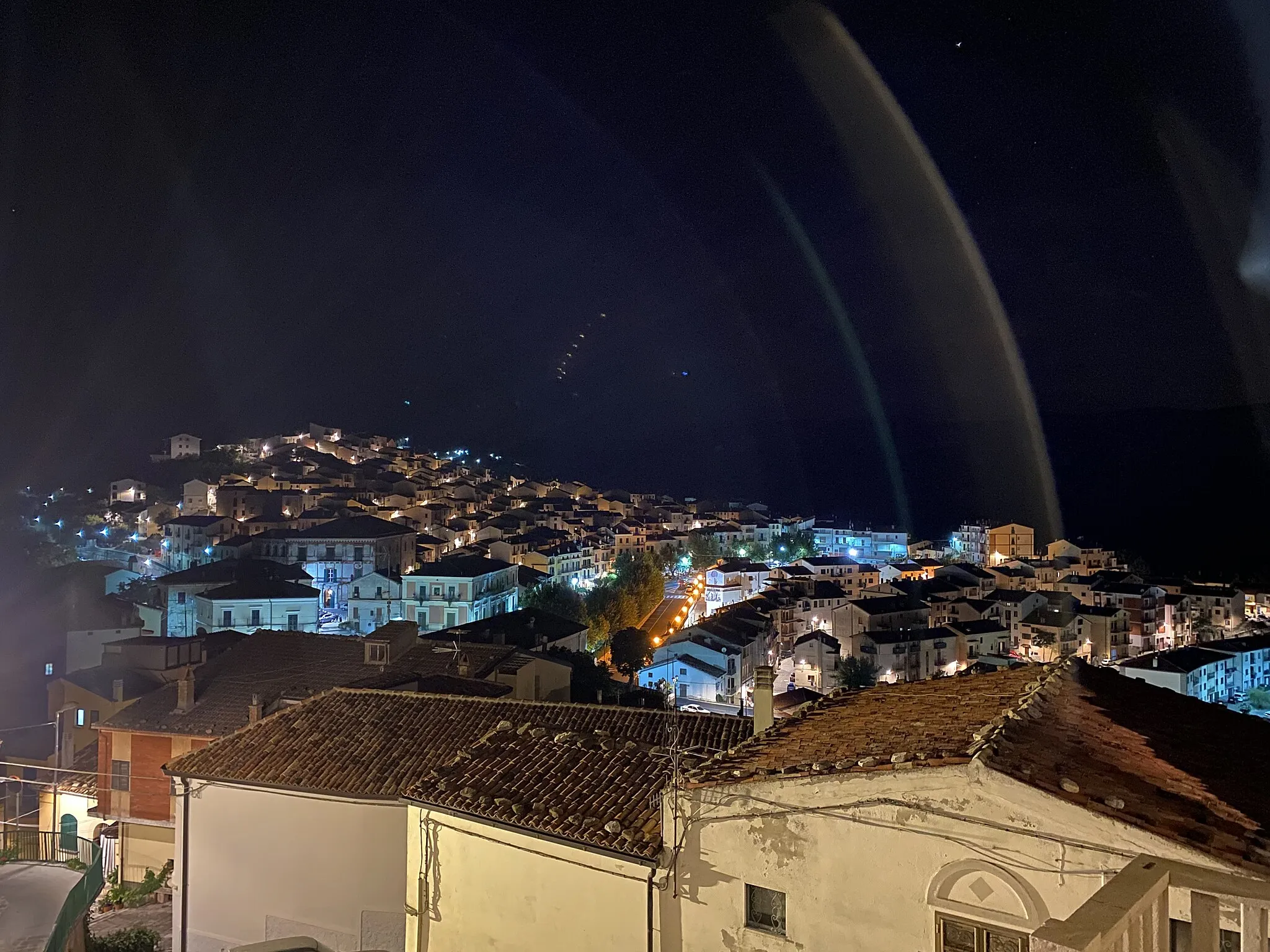 Photo showing: Foto notturna del quartiere Torre ad Accettura, scattata dai gradini della chiesa Madre