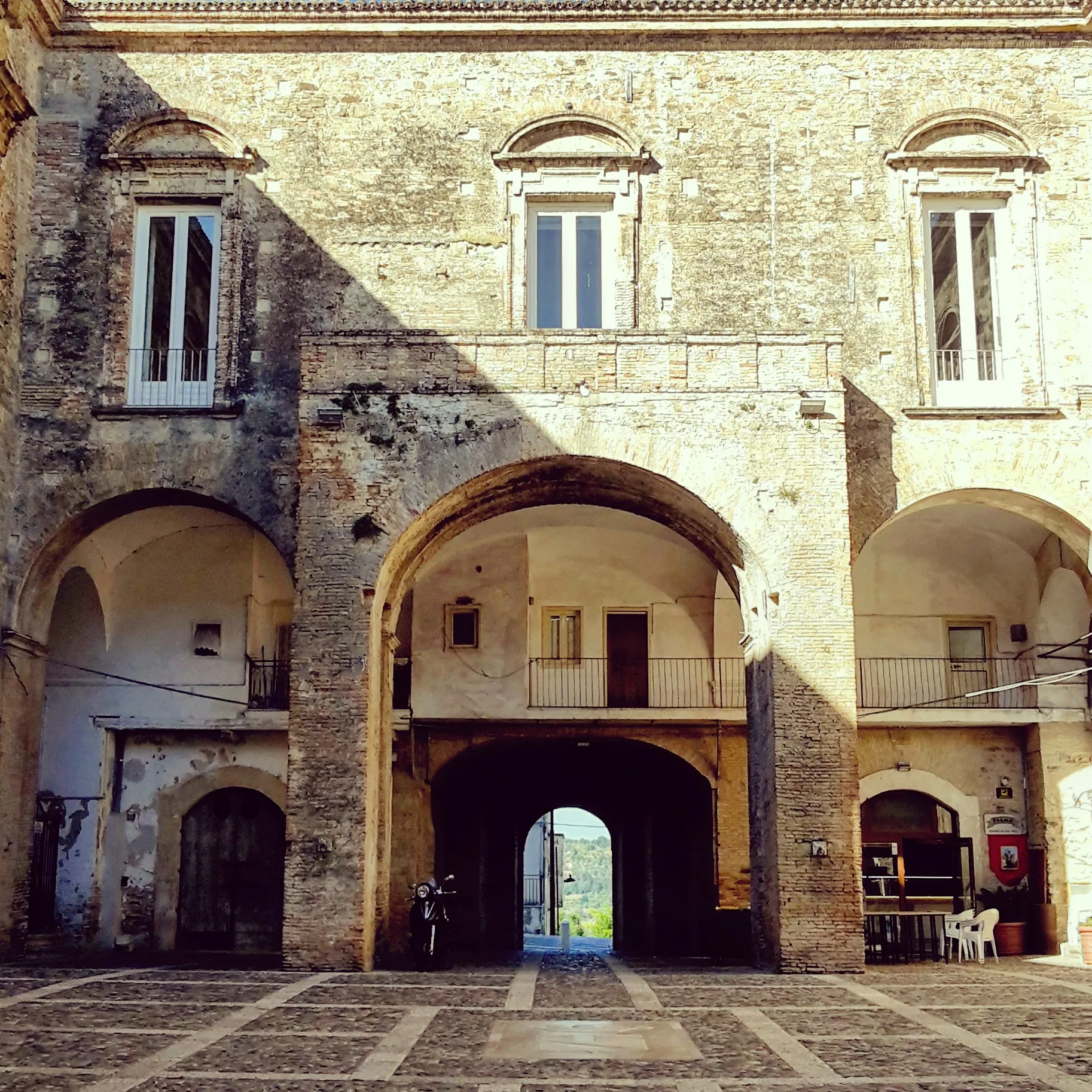 Photo showing: Pomarico, palazzo Donnaperna