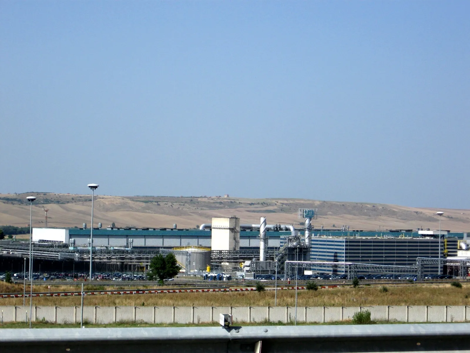 Photo showing: Vista di una parte dello stabilimento SATA di Melfi