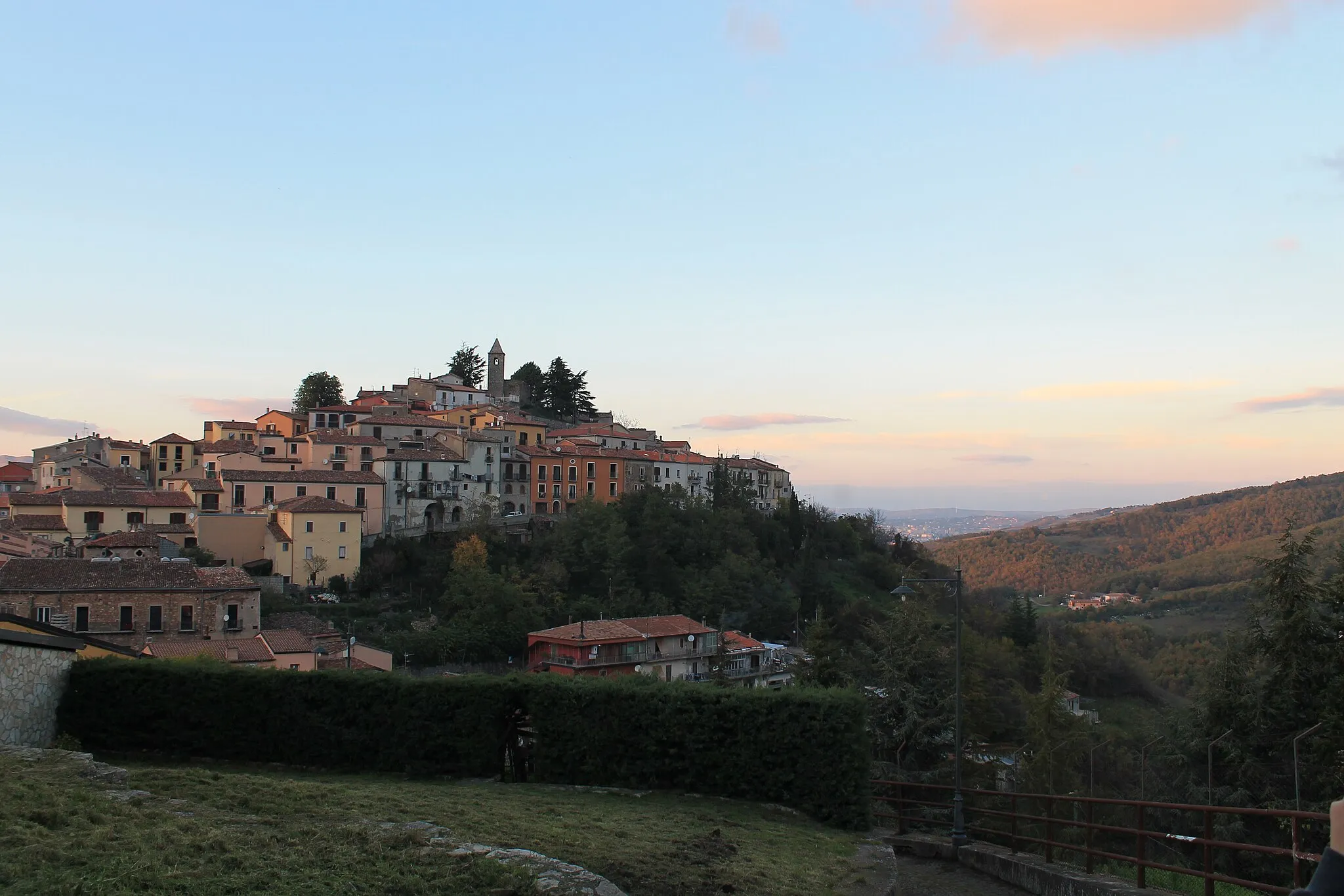 Photo showing: In this picture there is a view of Pignola. Pignola is a village with about 6 thousands inhabitant and it's situated in Basilicata, a region in the south of Italy.